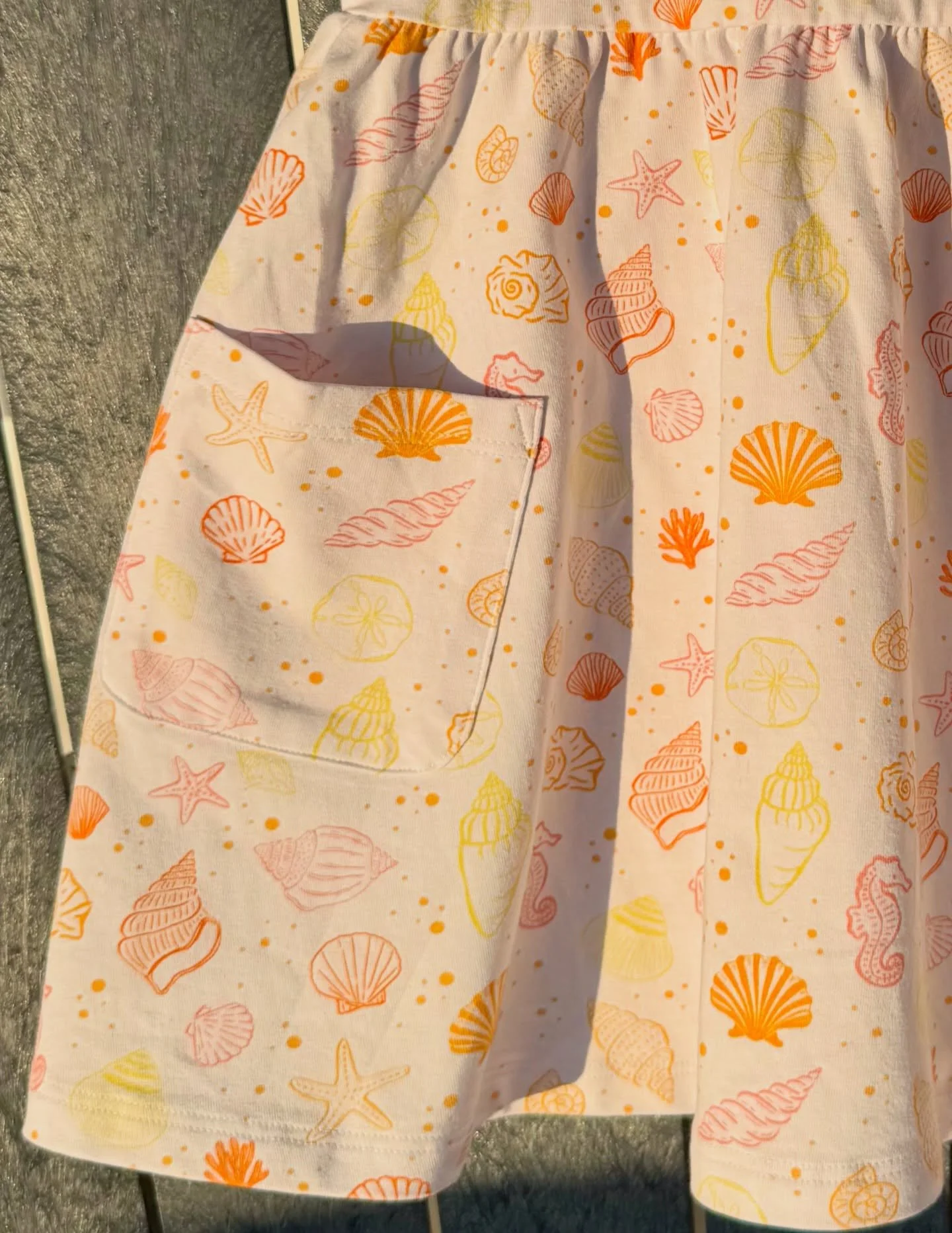 It&rsquo;s all in the details ✨

Soft, breathable organic fabric made for warm days.
Thoughtful trims + finishes that feel as special as they look.
And a print inspired by seaside treasures 🐚

Little pockets, just right for collecting seashells and 