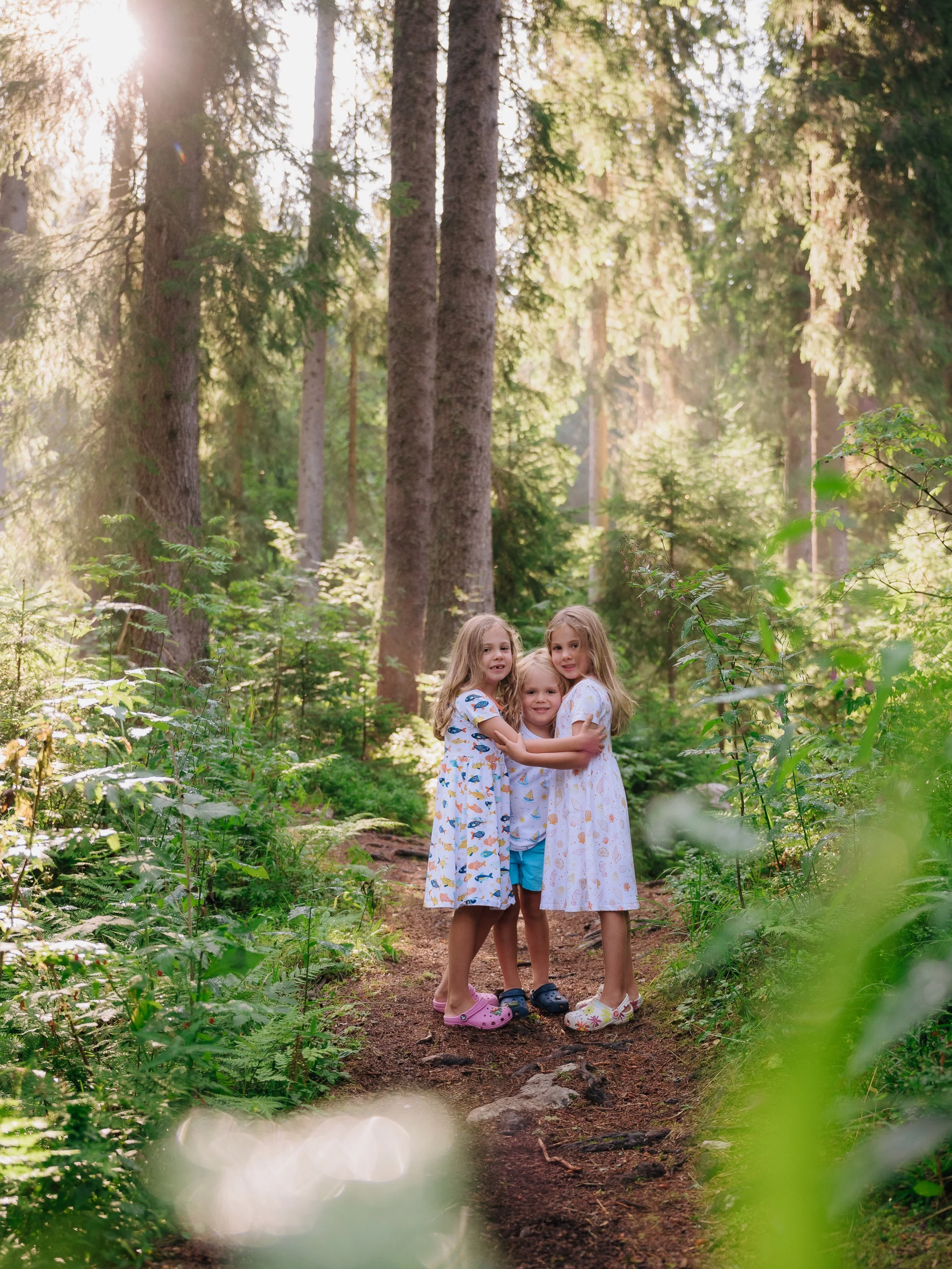 Enjoying the last of our Summer days, made for wandering&hellip;from the trail to the tide 🌿☀️

#trailandtide #littleexplorers #kidsclothing #outdoorkids