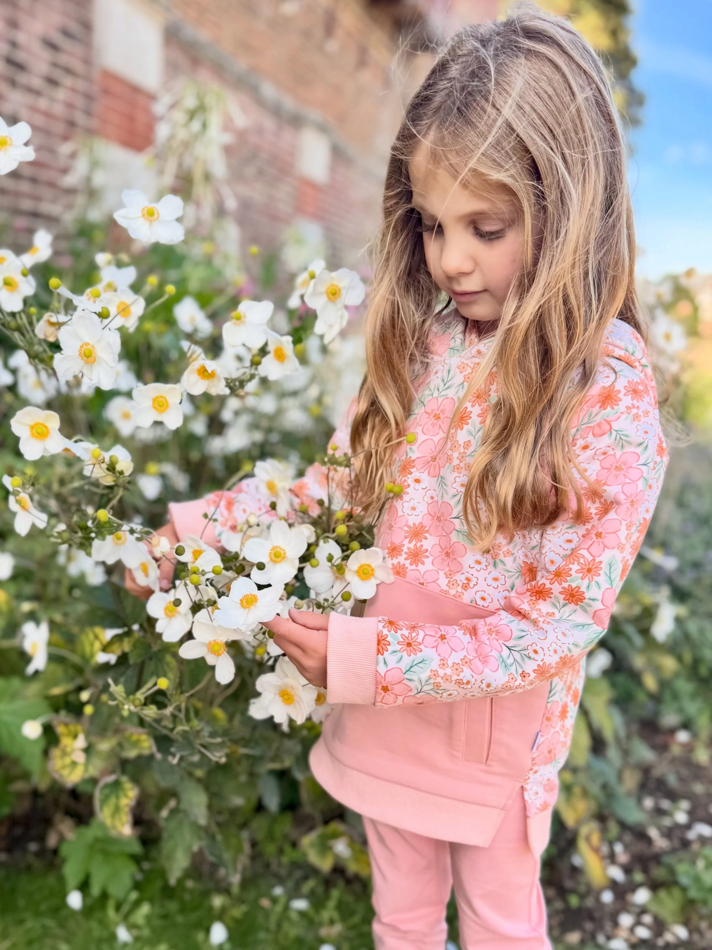 A little wildflower magic 🌸

Meet Wildflower Meadows &mdash; made for little adventures, backyard exploring, and stopping to smell the flowers.

For little explorers, wherever they wander.

Shop all of our new sweat sets and Fall/Winter prints @stai