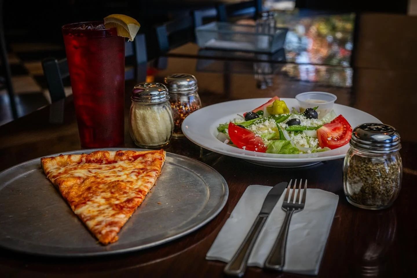 It&rsquo;s almost lunchtime.  Come and join us for a quick and delicious lunch.