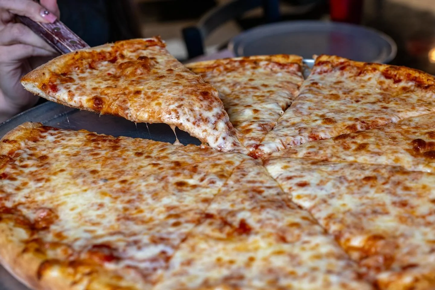 Nothing better than closing the week with a beautiful cheese pizza. You deserve it!!! Come join us at Gordos Pizza.