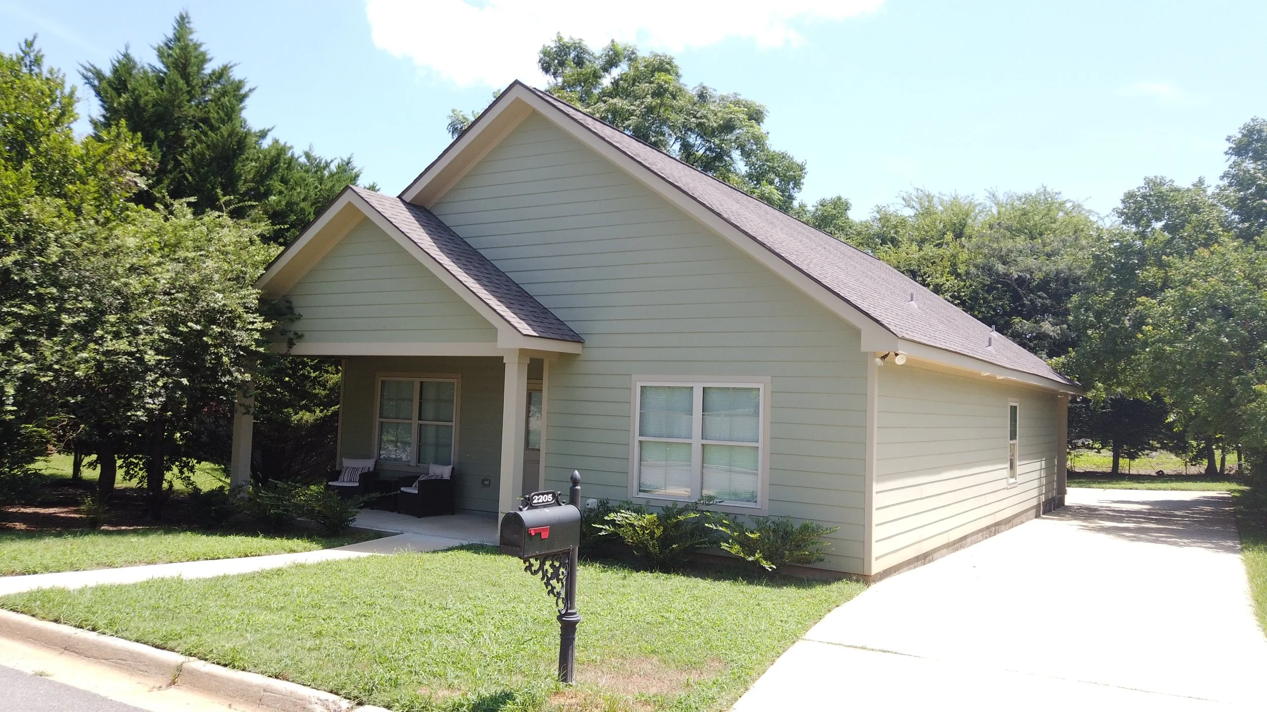 2205 Harrison Street kitchen and living area