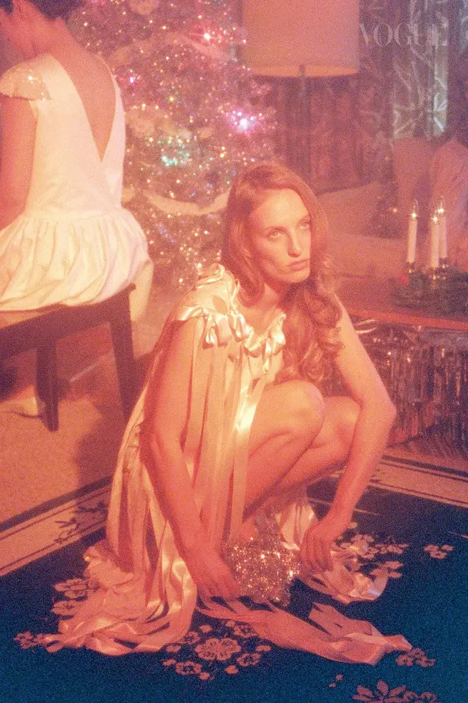 WELL_PETRA_COLLINS_ONLINE5.jpg.webp