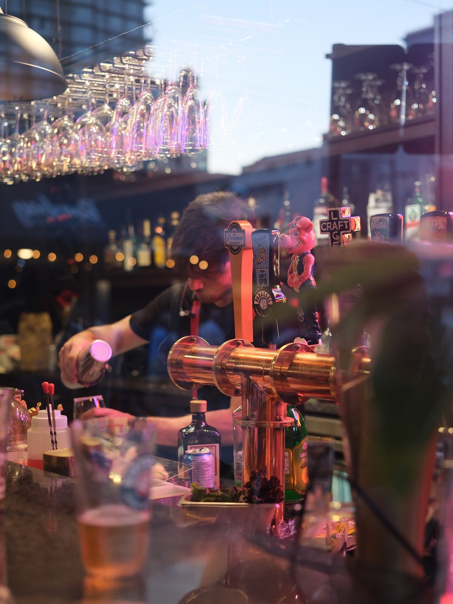 Enjoy summertime at Burger Zoghali🍹🍸🍺🍷
#burger #burgerzoghali #downtownvancouver #foodvancouver #persianfood #cocktails