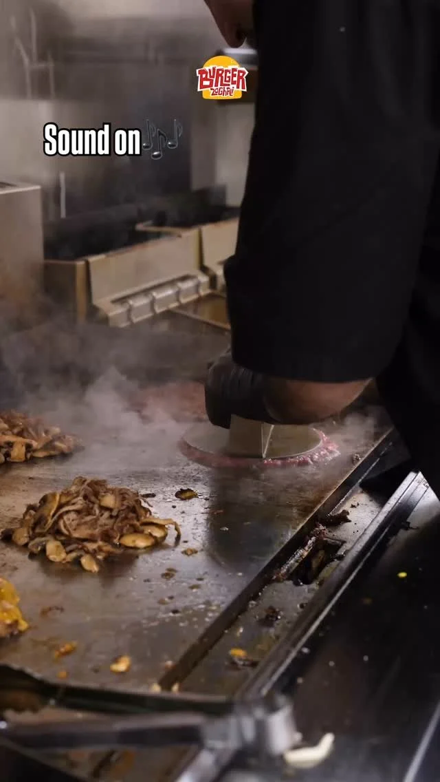 The poetry of heat and meat💗
#burgerzoghali #burger #burgerlover #cocktails #charcoalburger #downtownvancouver