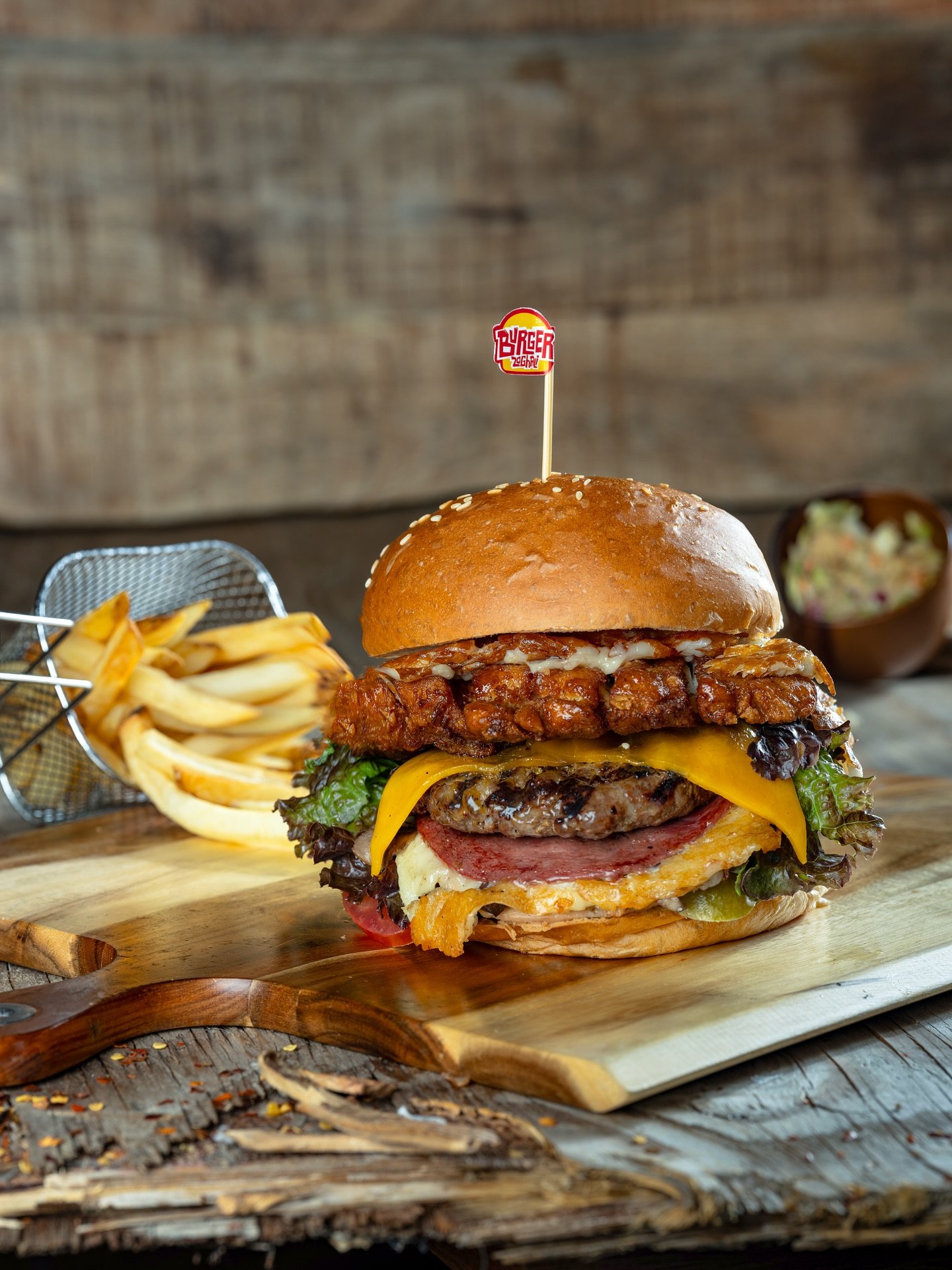 Turn up the heat. Turn up the vibe. Charcoal burgers that go off.✨🍔

#burger #burgerzoghali #zolghali #برگر&zwnj;#برگر_ذغالی