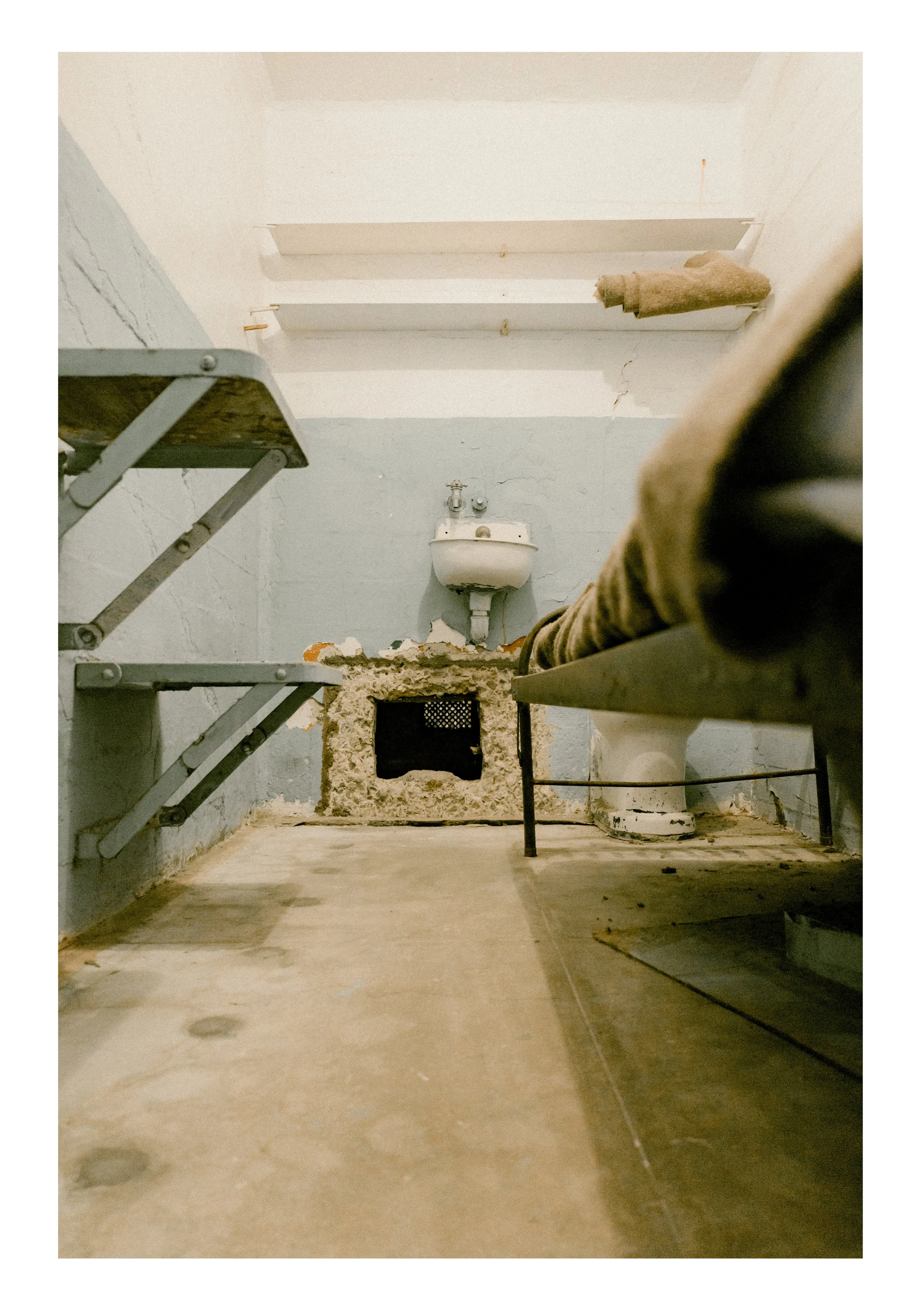 COMMON CELL BED CANT TAKE PHOTO.jpg