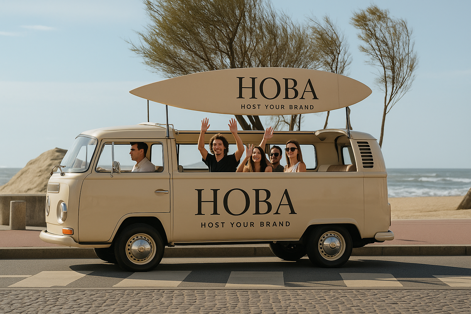 Van cabrio HOBA personalizável para ativações móveis impactantes. Saiba mais em www.hobaevents.com