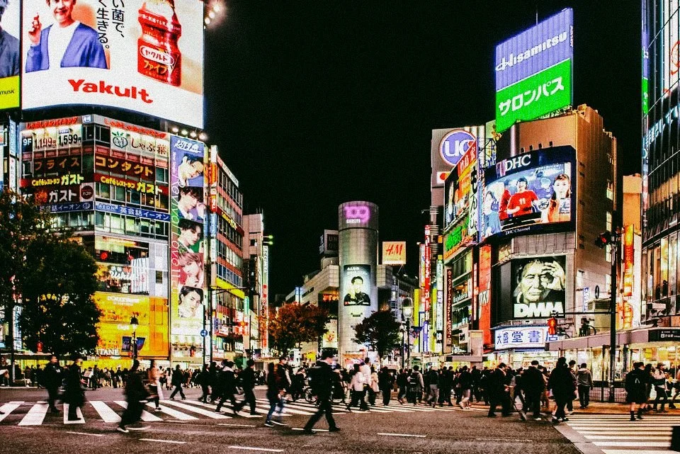 Japan has a way of surprising you🇯🇵 ⛩️ Neon-lit cities and centuries-old traditions, alpine landscapes and mineral-rich hot springs, moments of energy balanced by deep restoration. From Tokyo and Kyoto to Niseko and Japan&rsquo;s most storied onsen