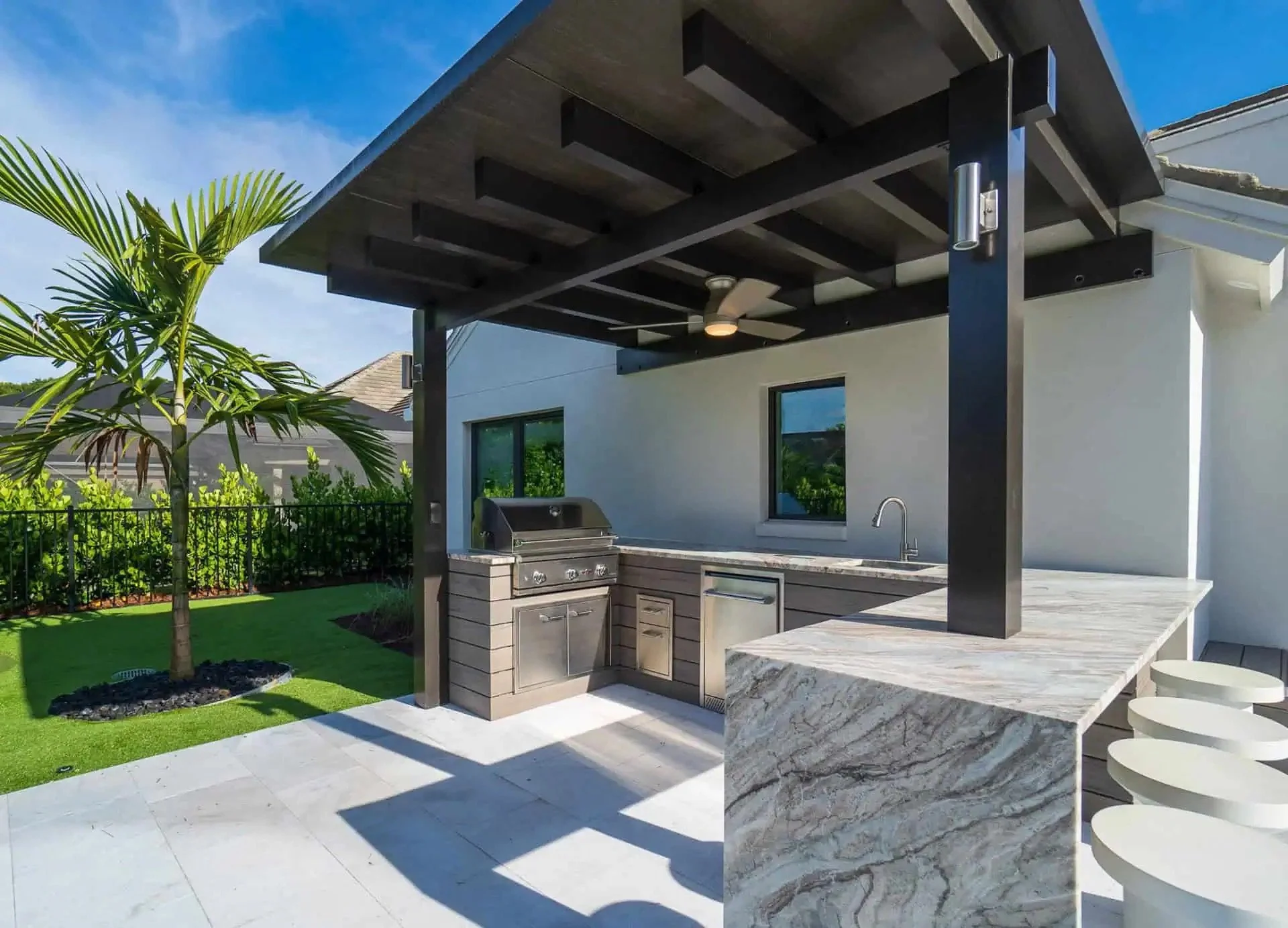 modern-outdoor-kitchen-installation-florida.jpeg