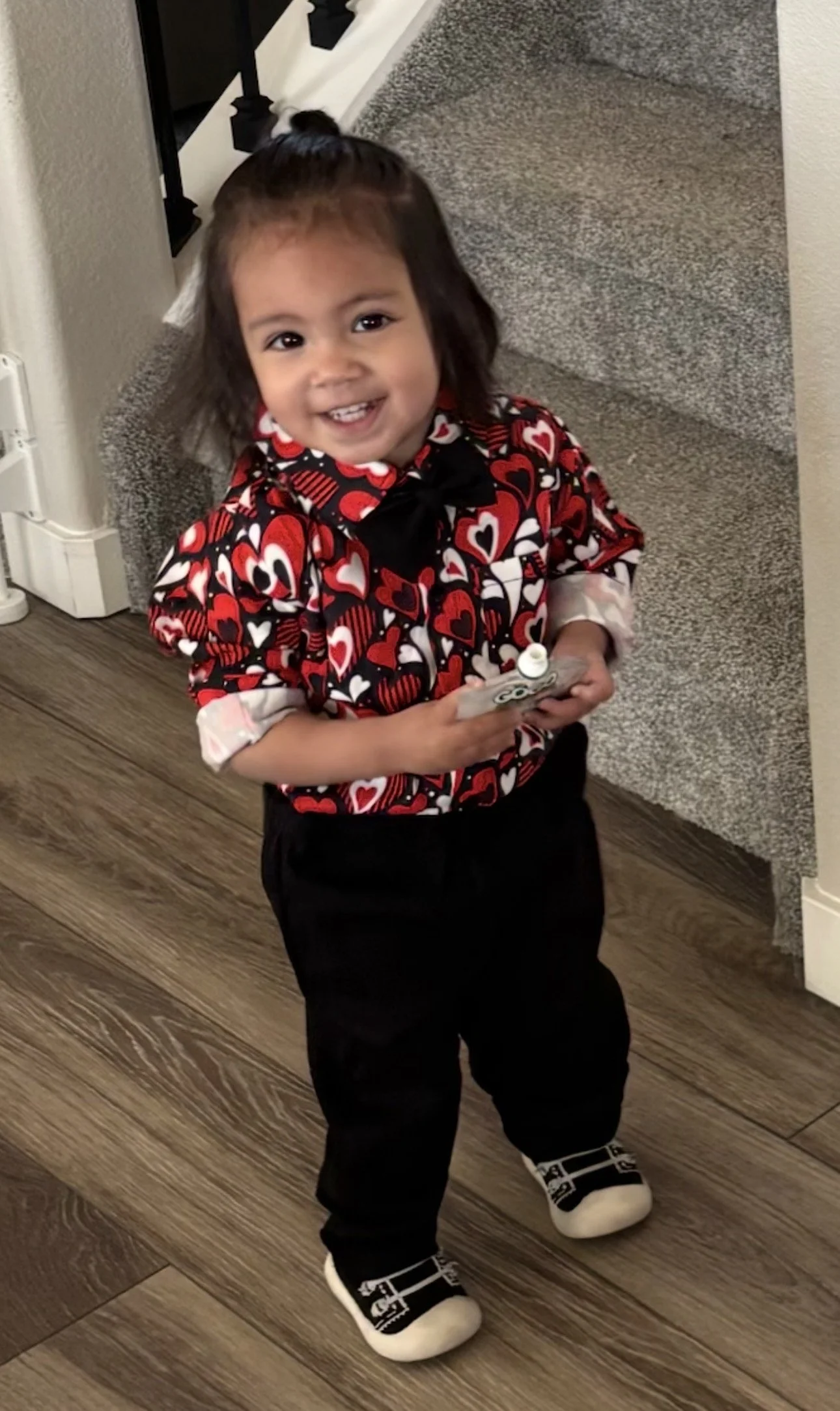 Elio smiling at customers.