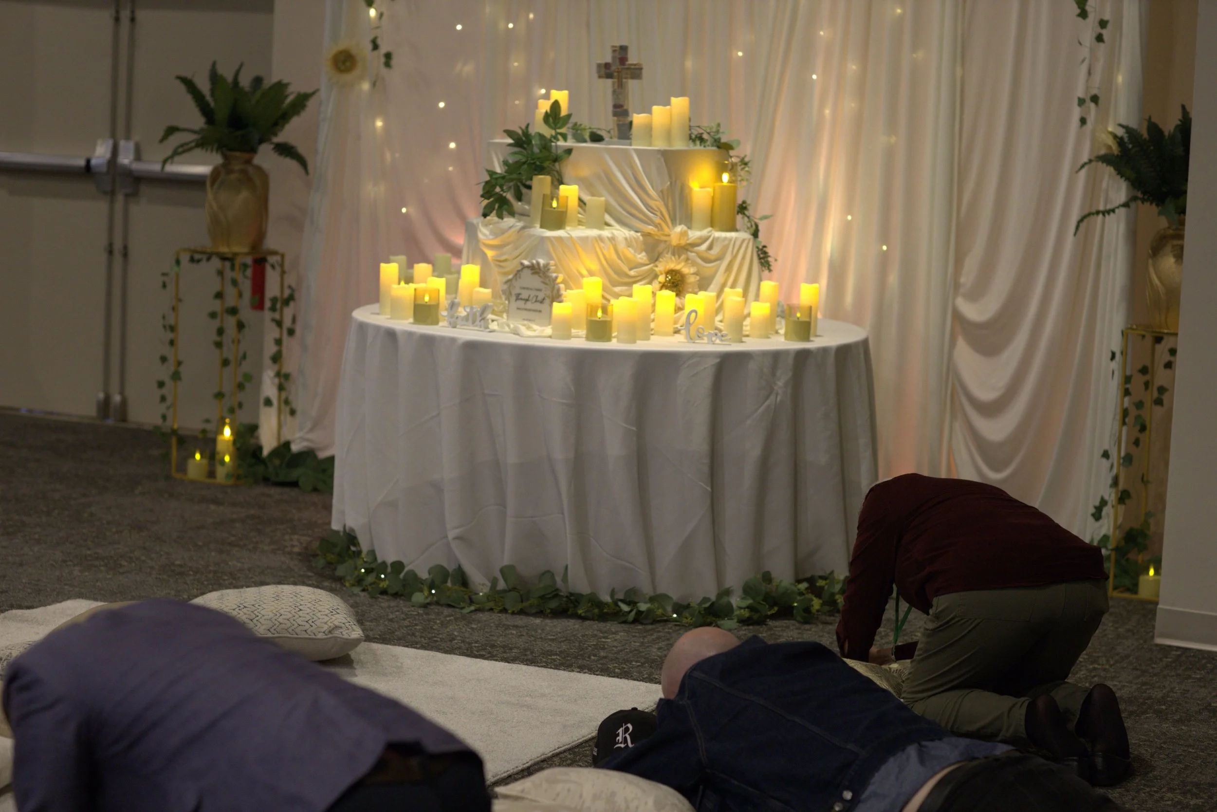 people&altar_prostrate2026.jpg