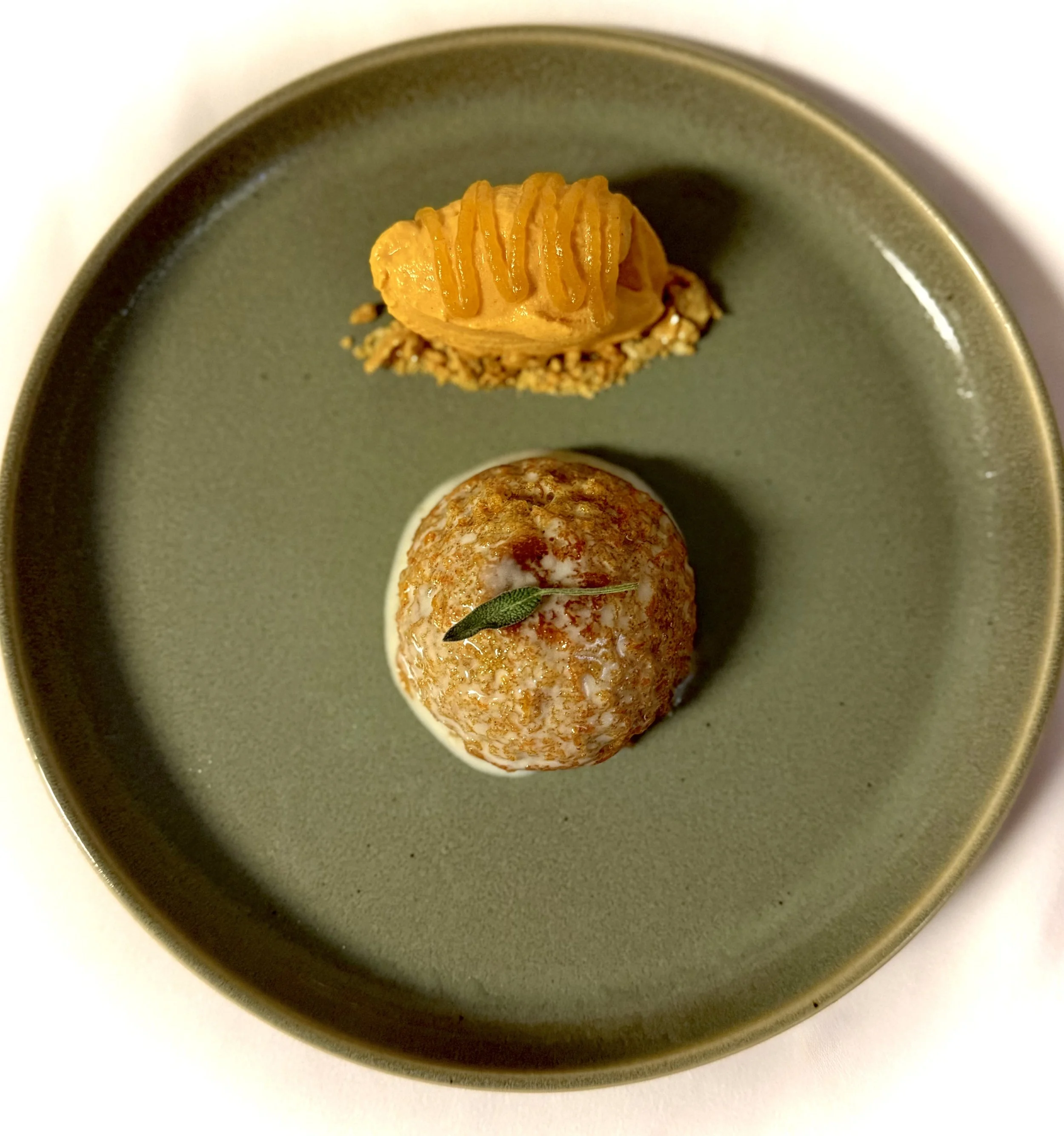 carrot cake with pumpkin ice cream