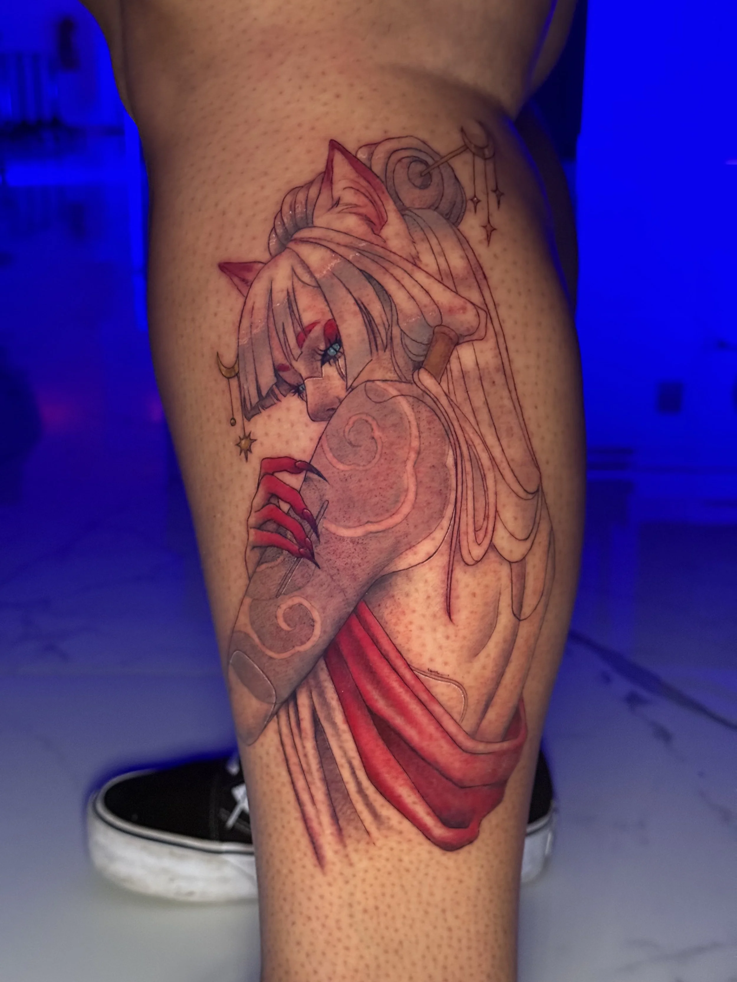 womanHoldingSkullColorRealism