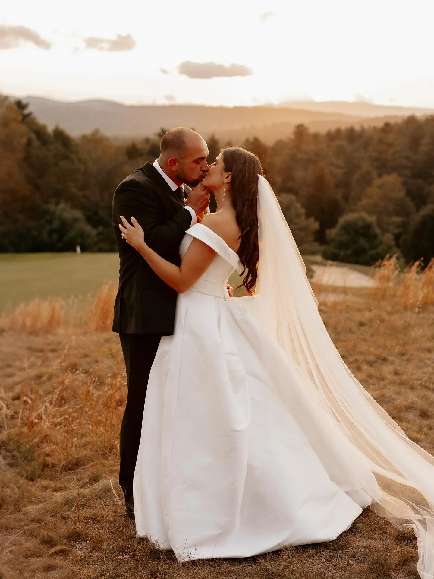 If we could live this day over again and again, we would 🥹 Congratulations Gabby + Jason on a day that couldn&rsquo;t have been more beautiful if we had dreamt it 💕

Photo: @the_gowans 
Videography: @earthandsunco_ 
Venue: @owlsnestresortevents 
Ha