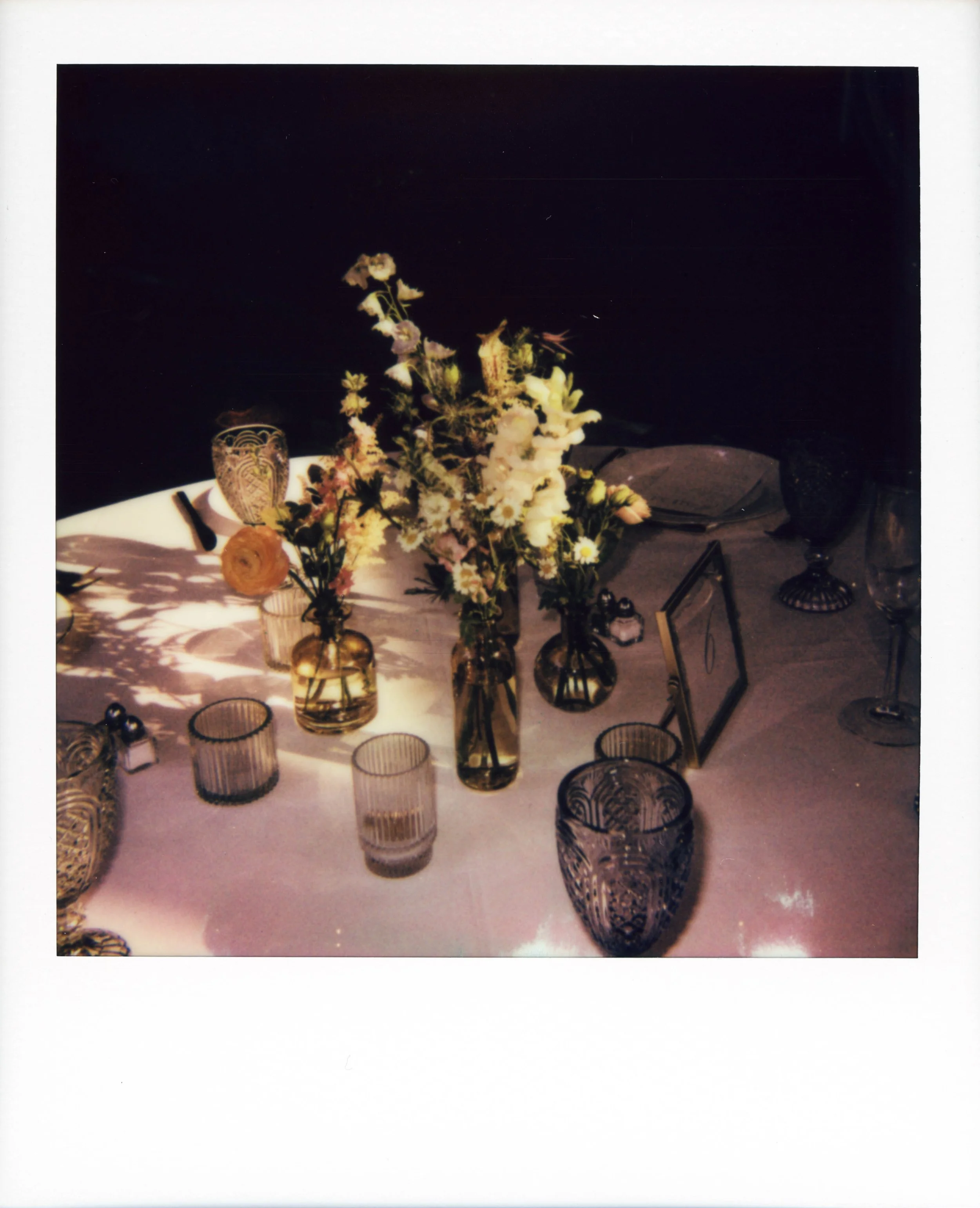 HRB14-polaroid-flowers-wedding-table.jpg