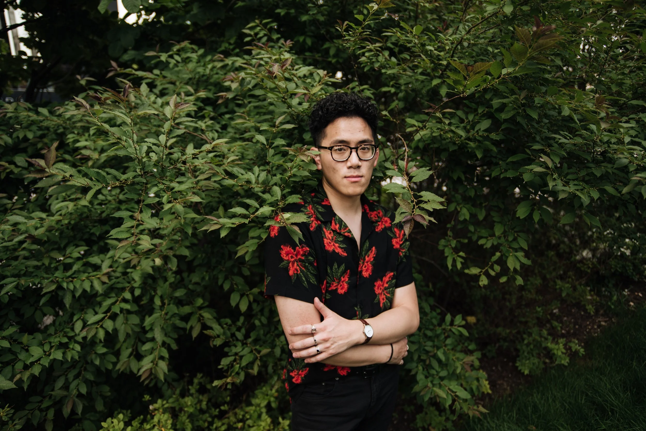 BT385-asian-man-black-red-top-glasses.jpg