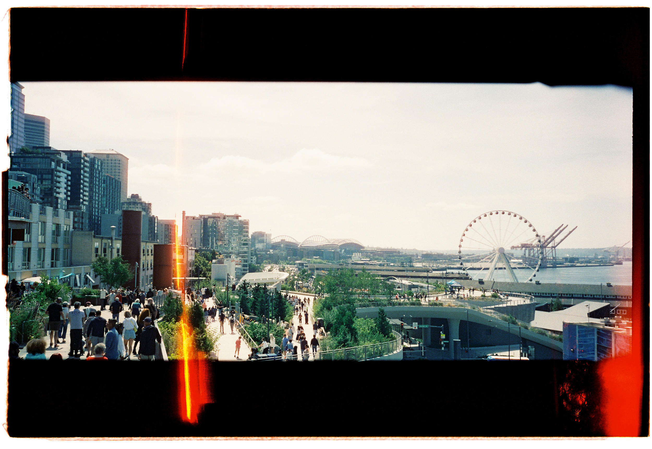 pnw188-seattle-ferris-wheel-light-leaks-panorama.png