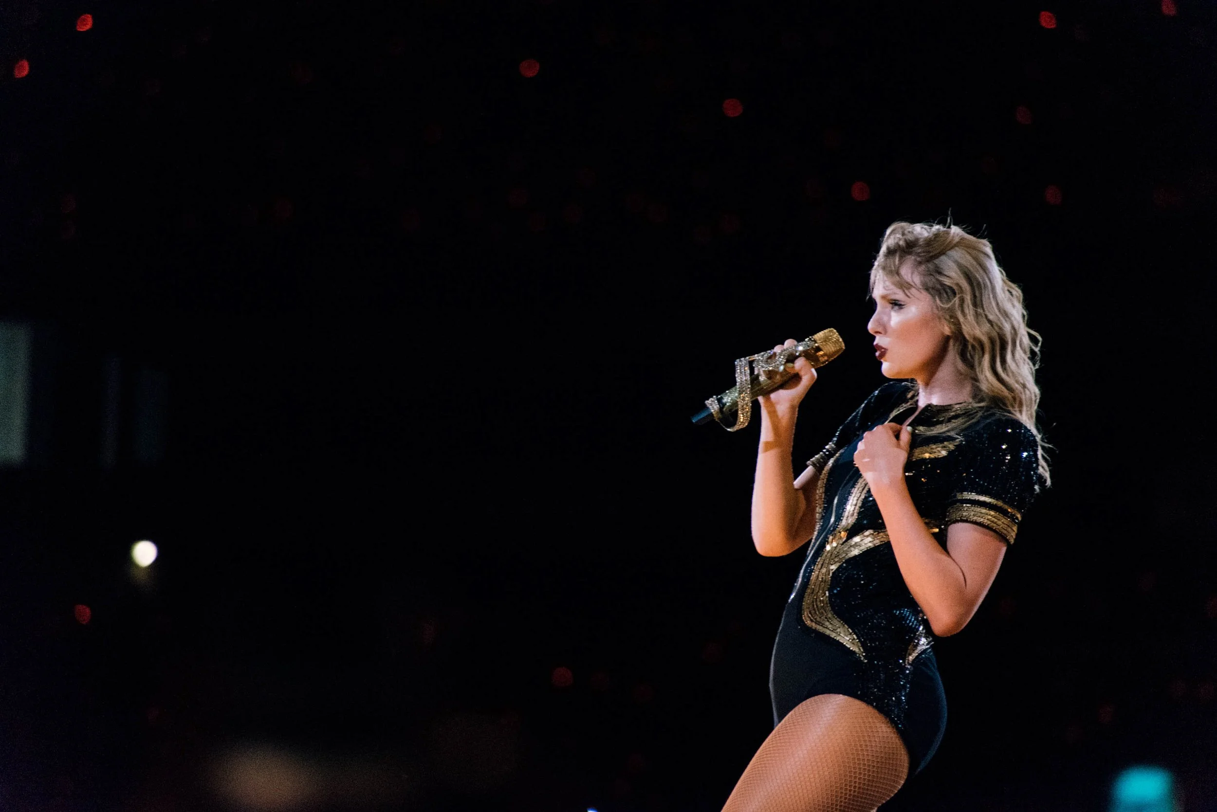 tay154-taylor-swift-reputation-stadium-tour-nashville-nissan-stadium-king-of-my-heart.jpg