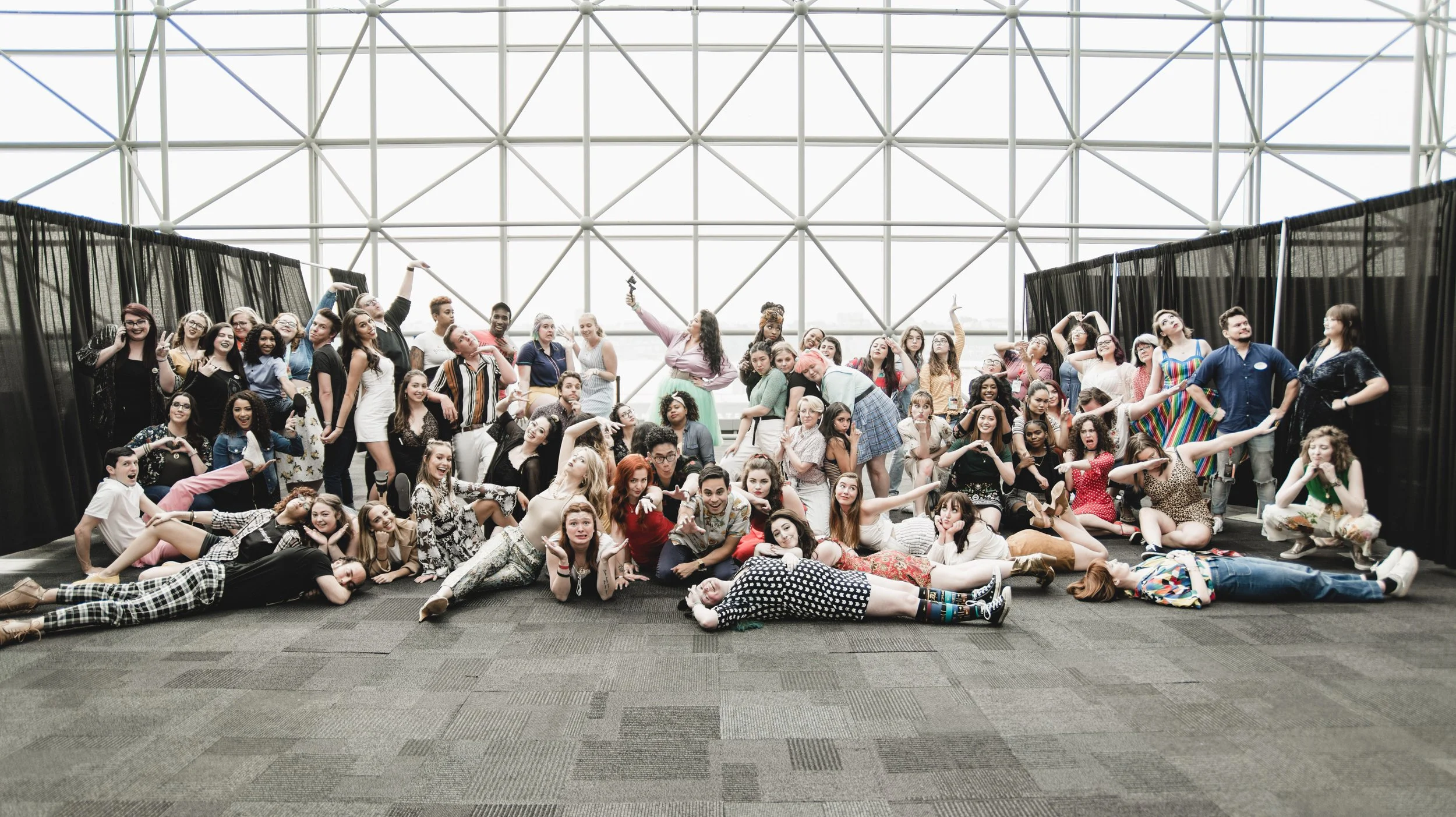 BT361-massive-booktube-group-photo-bookcon-silly.jpg