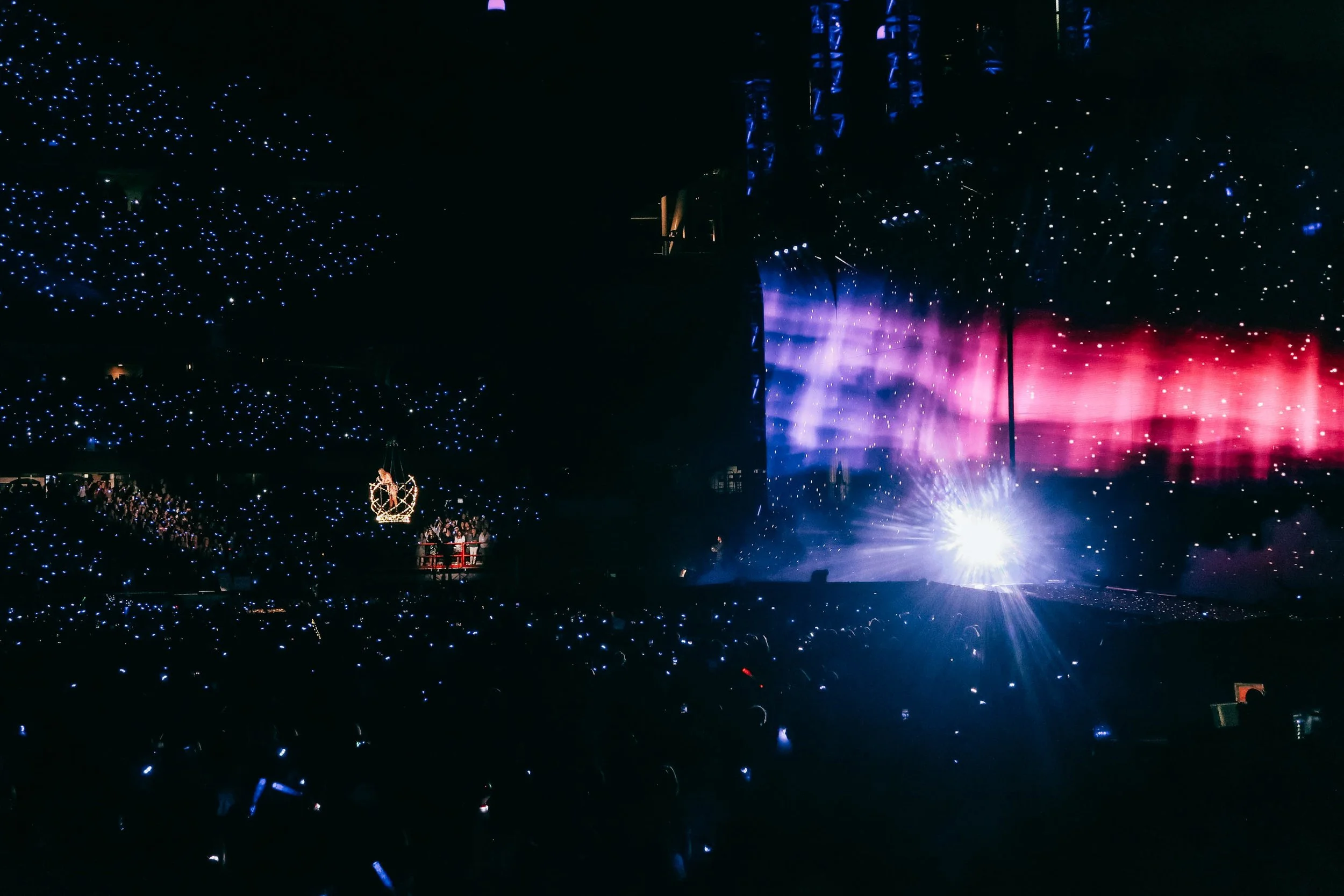 tay61-reputation-stadium-tour-soldier-field-taylor-swift-delicate.jpg