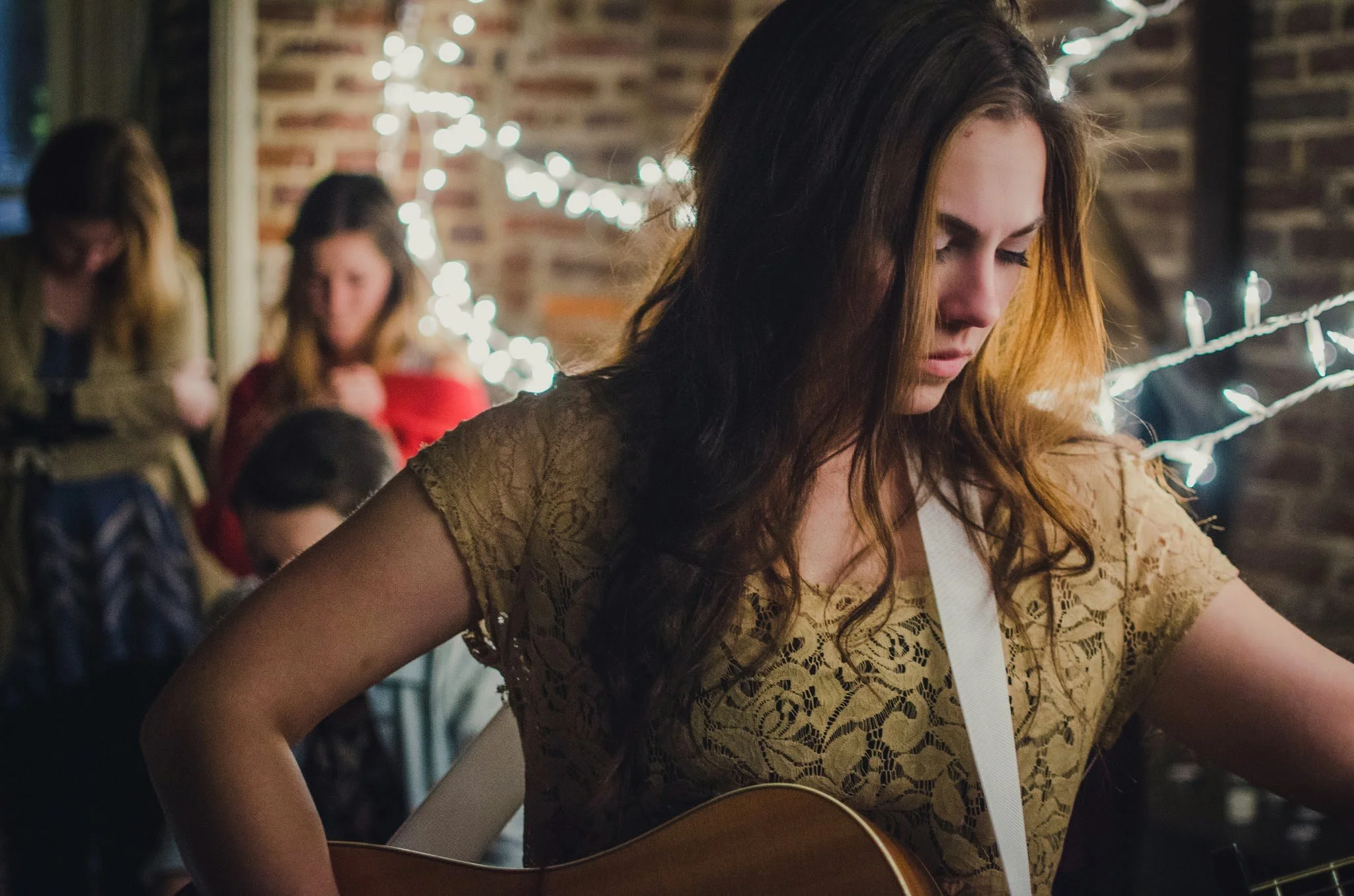 d5-emily-weisband-with-guitar-twinkle-lights.jpg