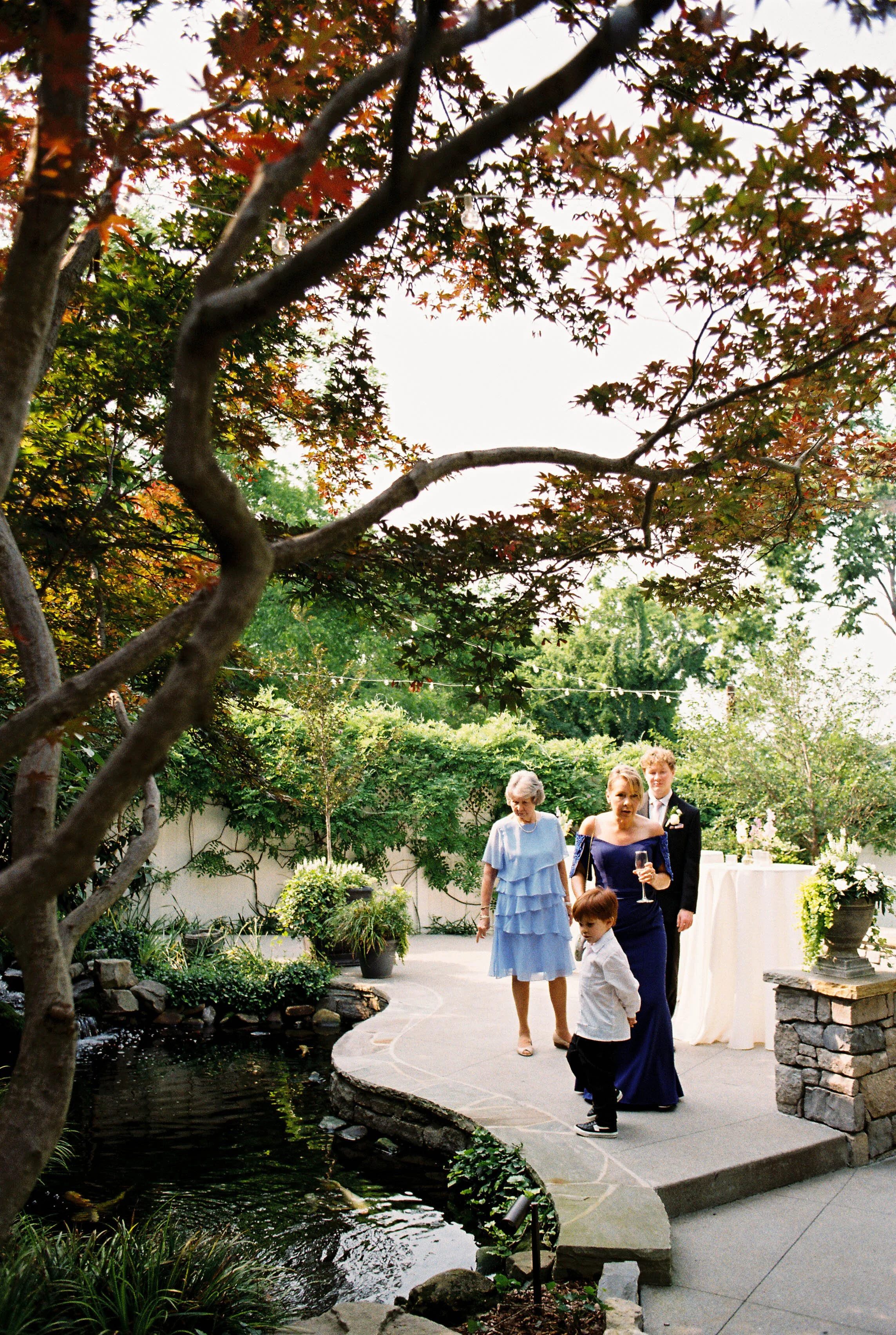HRF23-wedding-guests-at-cjs-off-the-square.jpg