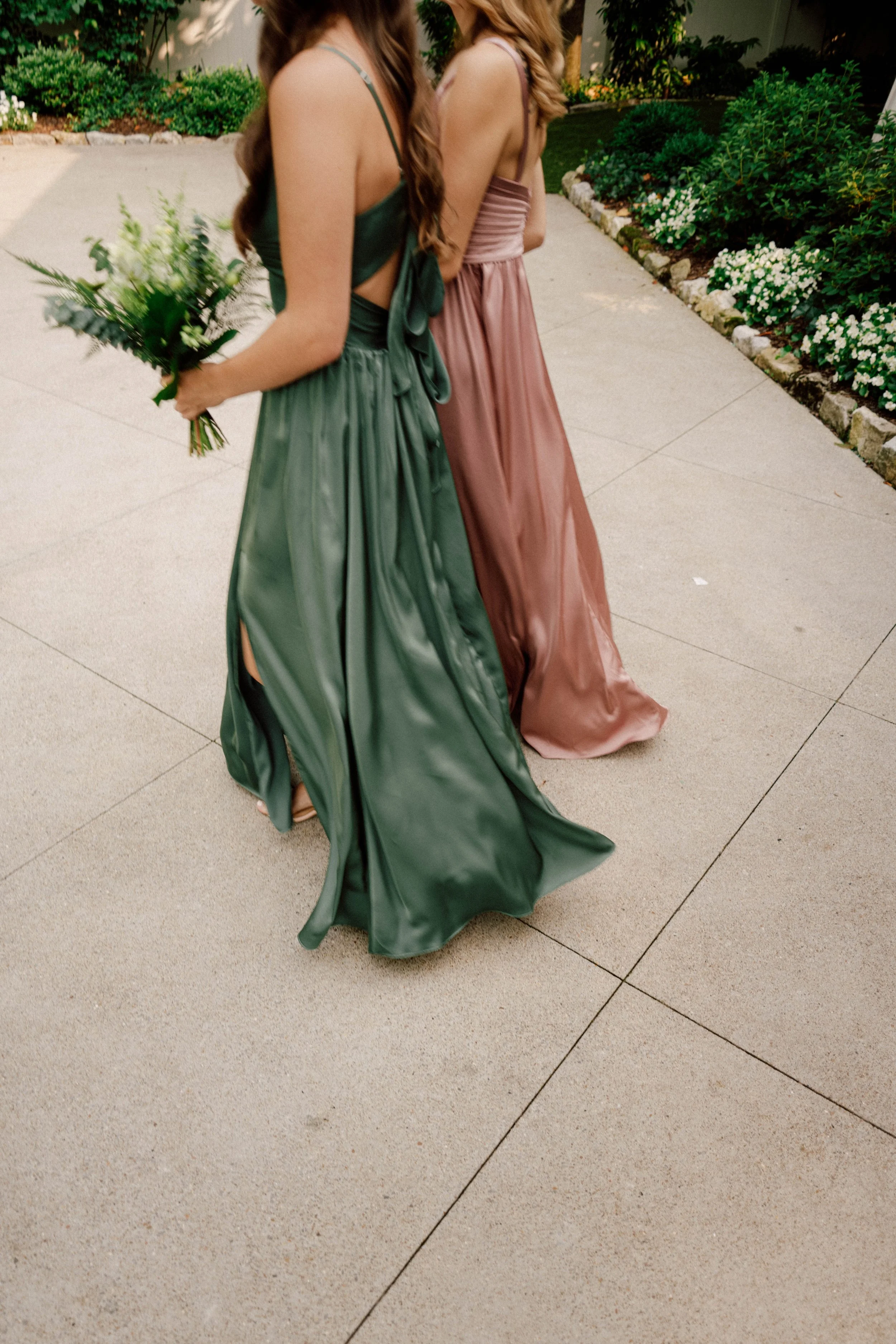 HRD27-sister-bridesmaids-walking-in-wedding.jpg
