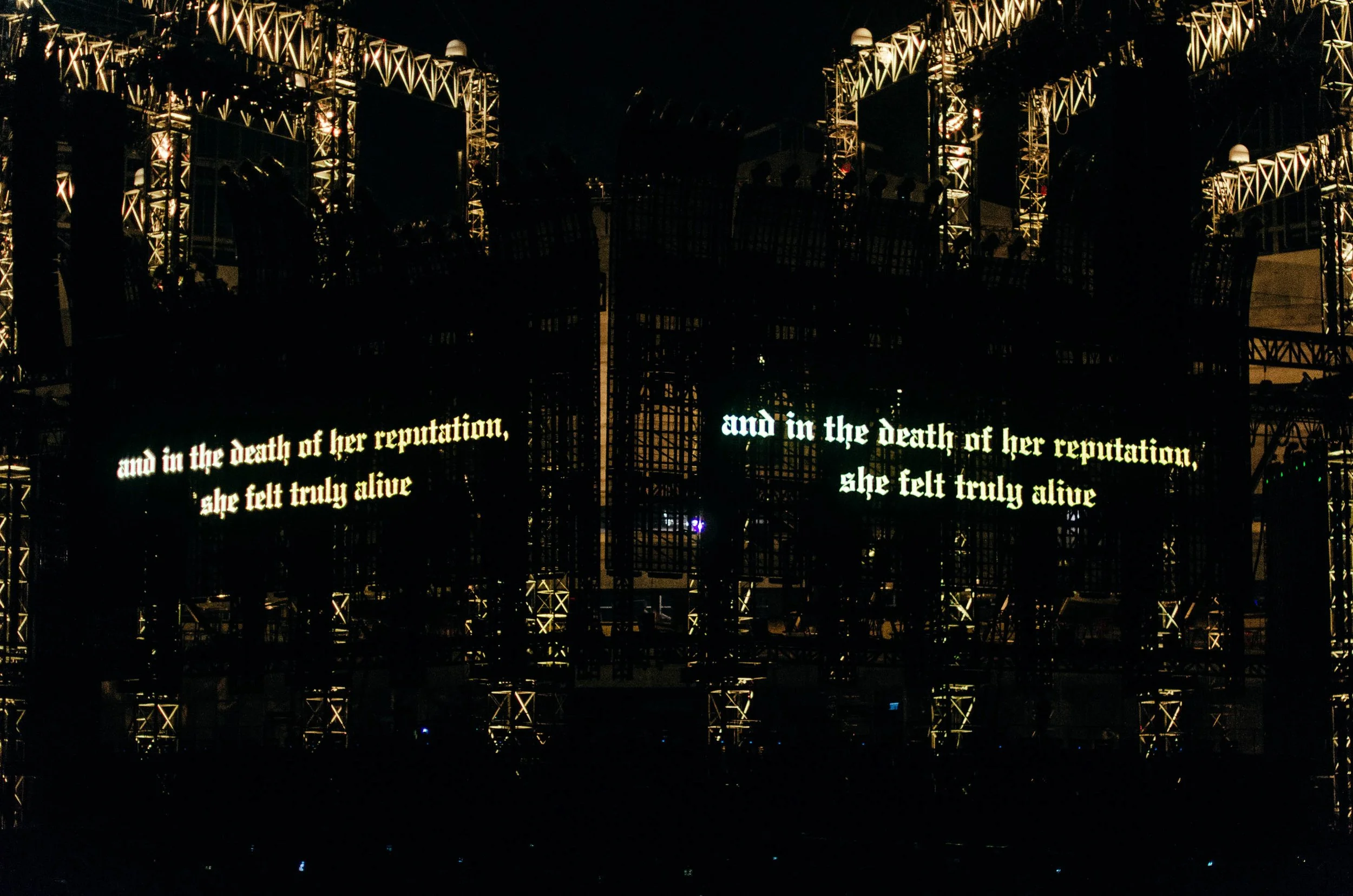 tay116-reputation-stadium-tour-taylor-swift-louisville-end-screen.jpg