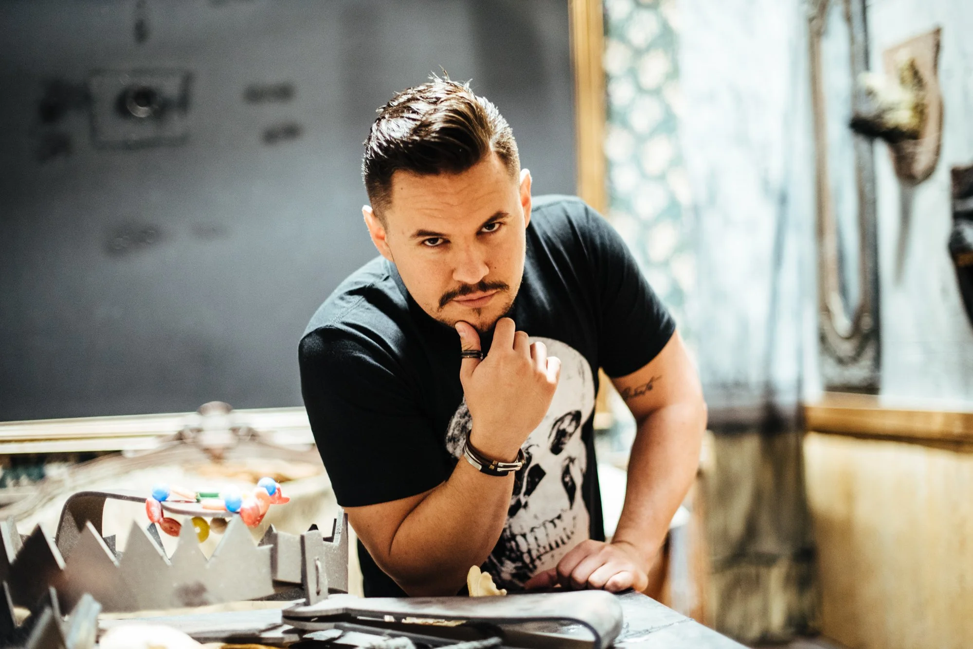 BT11-jd-netto-skull-shirt-thinking-man.jpg