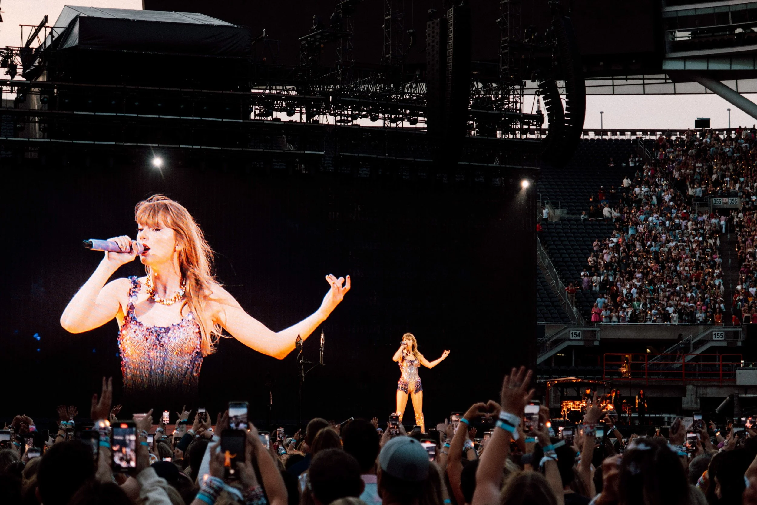 taylor-swift-eras-tour-soldier-field-the-archer-2.jpg