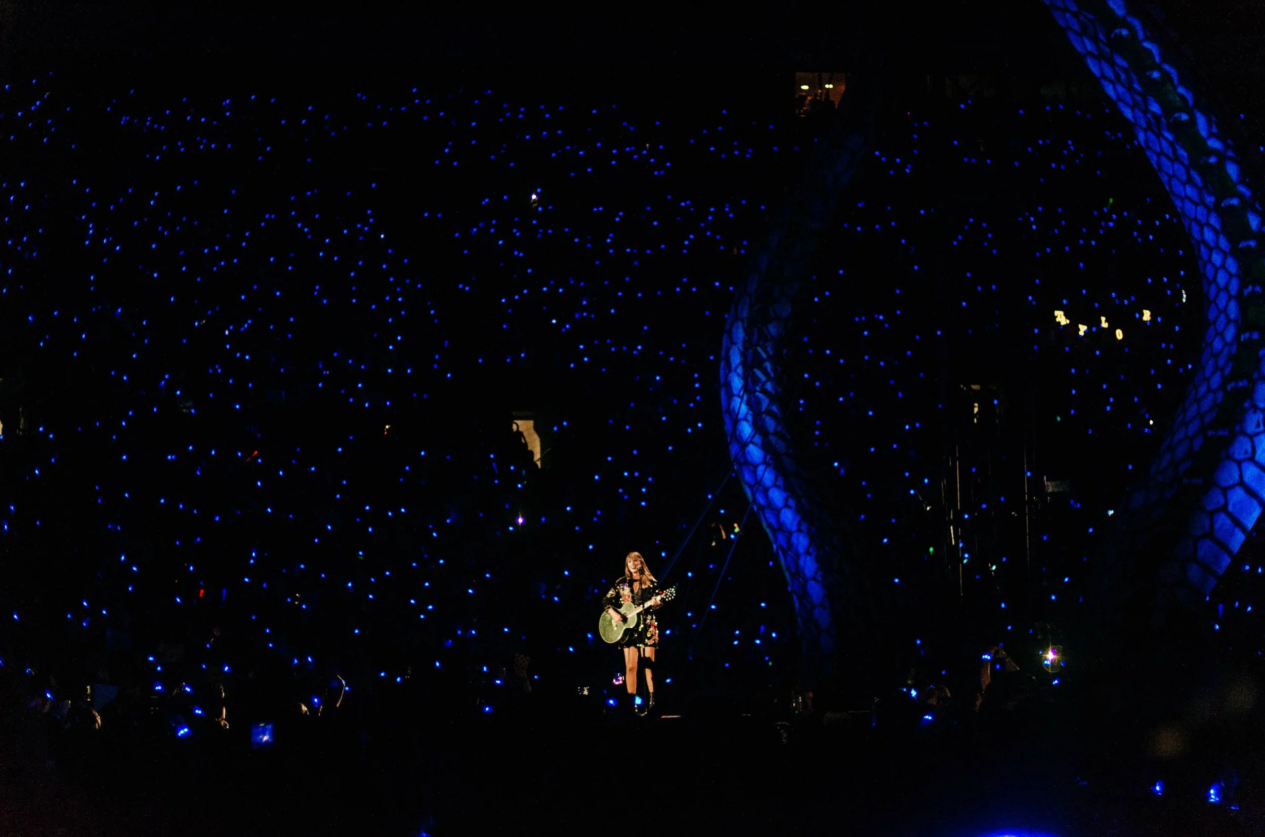 tay105-reputation-stadium-tour-taylor-swift-louisville-surprise-song.jpg