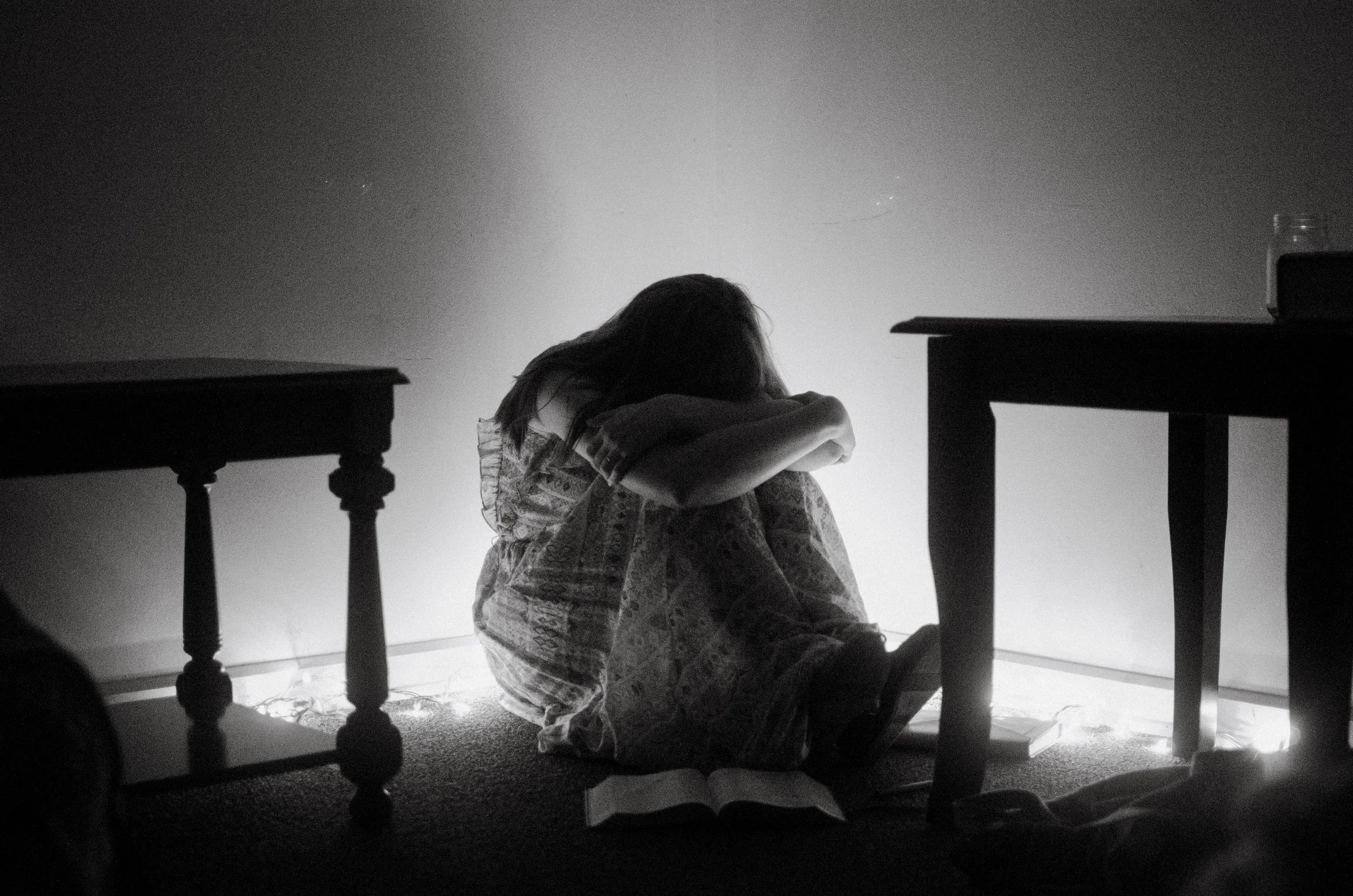d125-woman-curled-up-worshipping.jpg