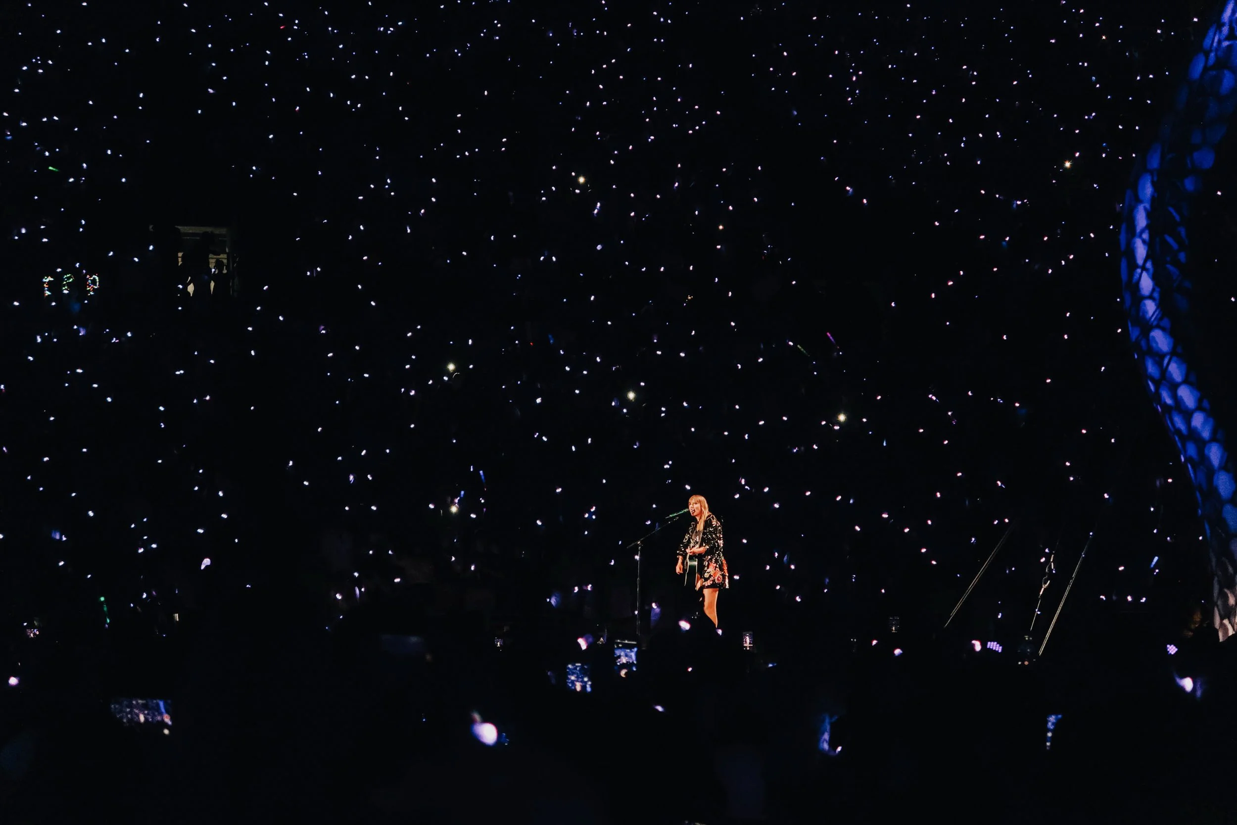 tay70-taylor-swift-reputation-stadium-tour-louisville-surprise-song.jpg