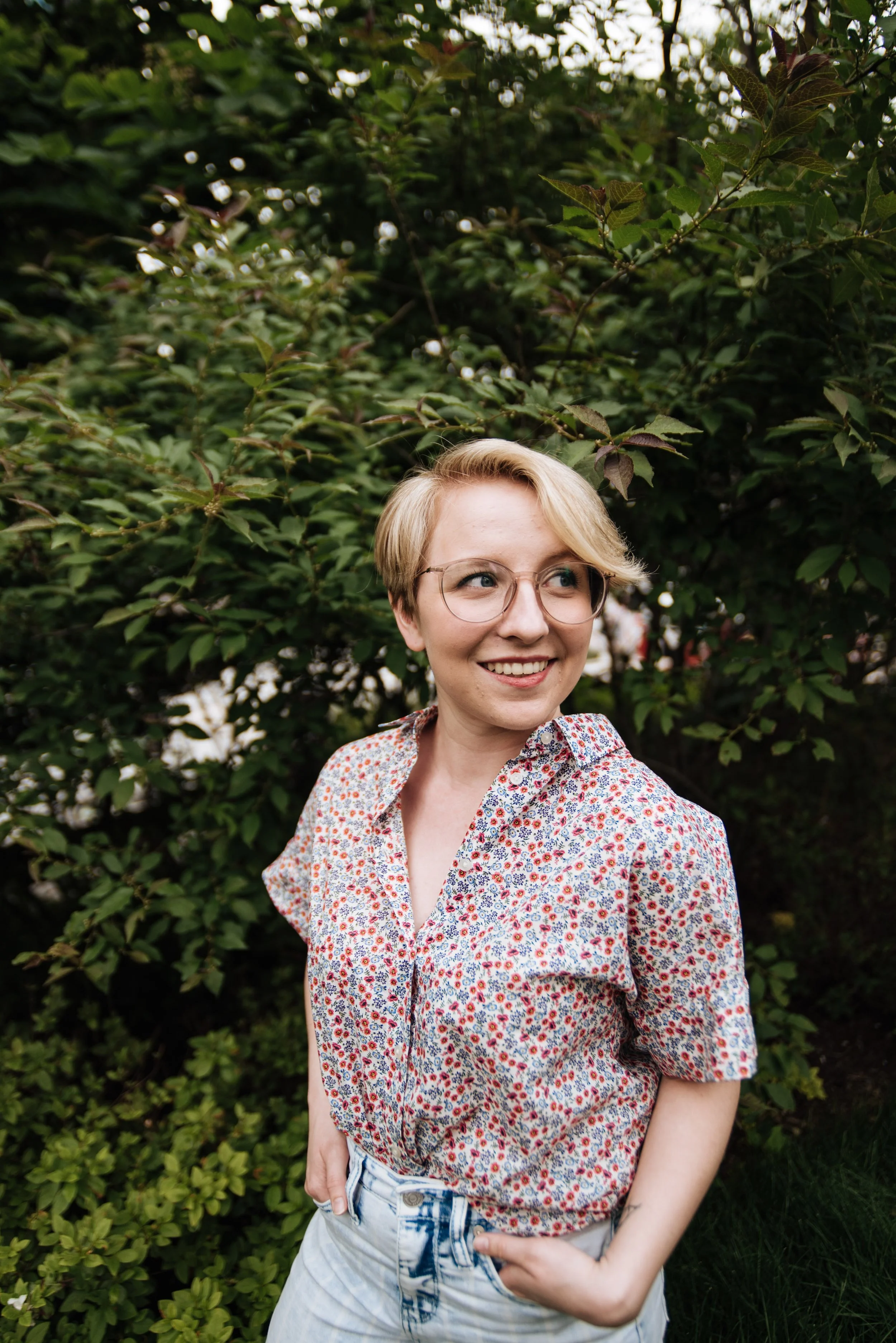 BT376-woman-blonde-pixiecut.jpg