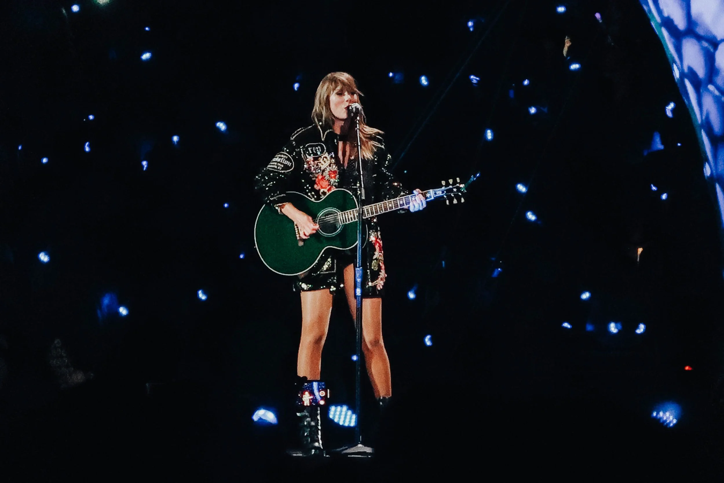 tay71-taylor-swift-reputation-stadium-tour-louisville-surprise-song.jpg
