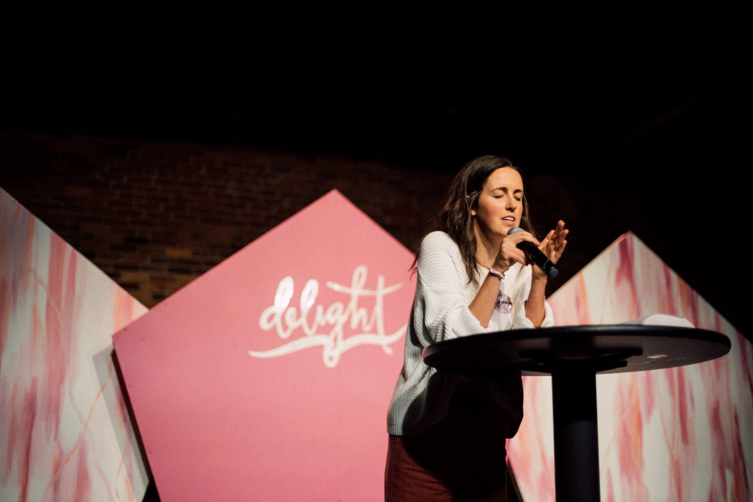 d257-woman-praying-at-conference.jpg