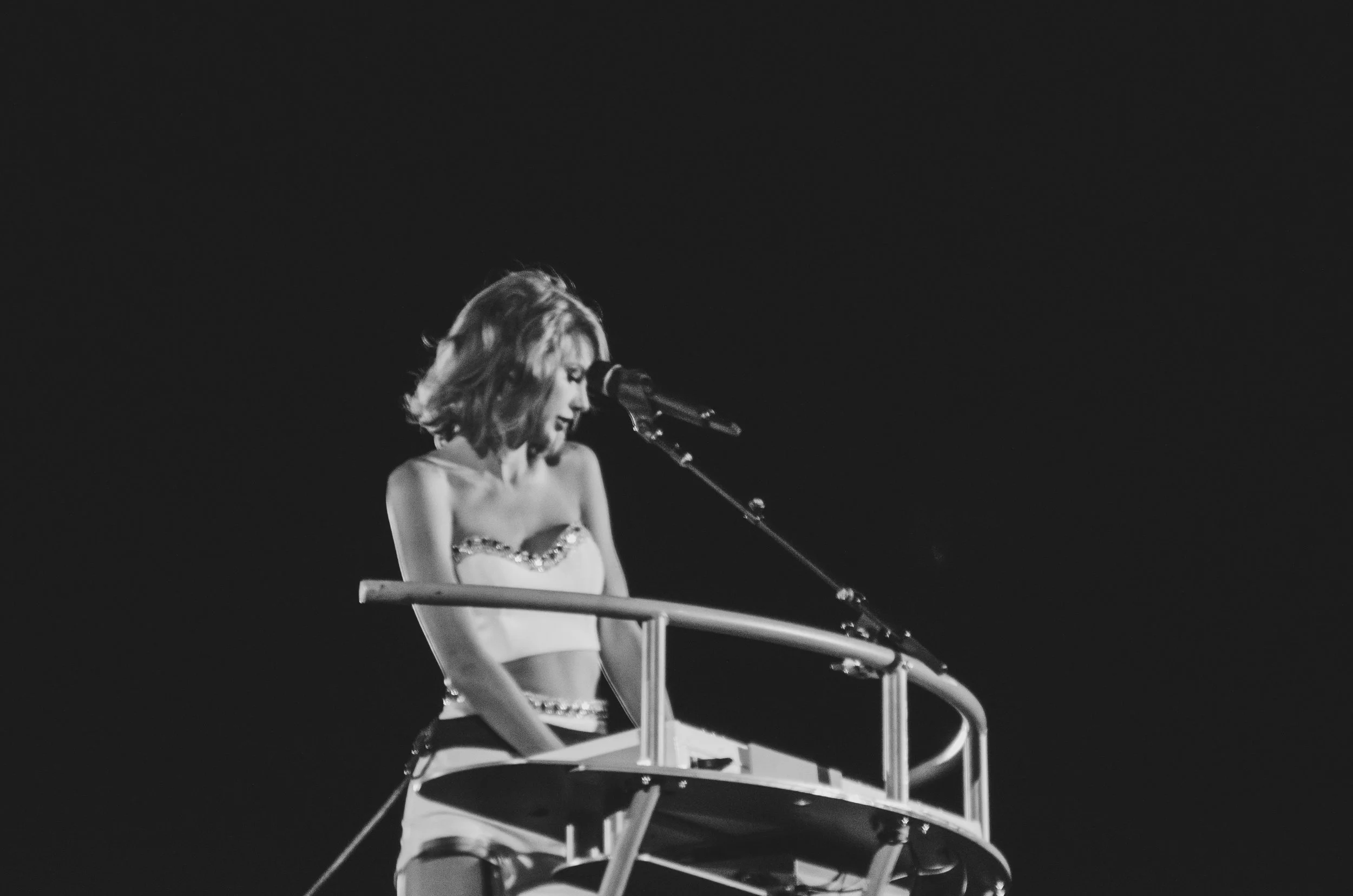 tay40-taylor-swift-1989-world-tour-live-love-story.jpg