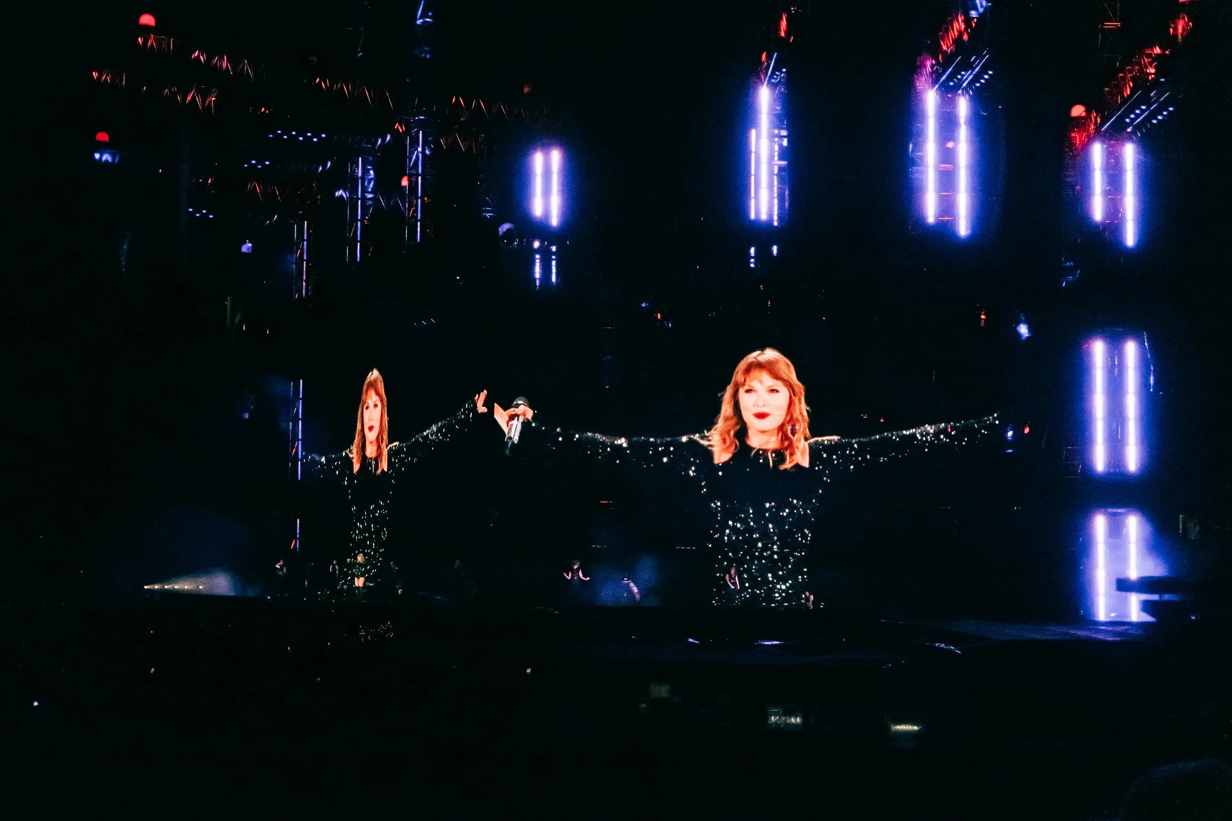 tay60-reputation-stadium-tour-soldier-field-taylor-swift.jpg