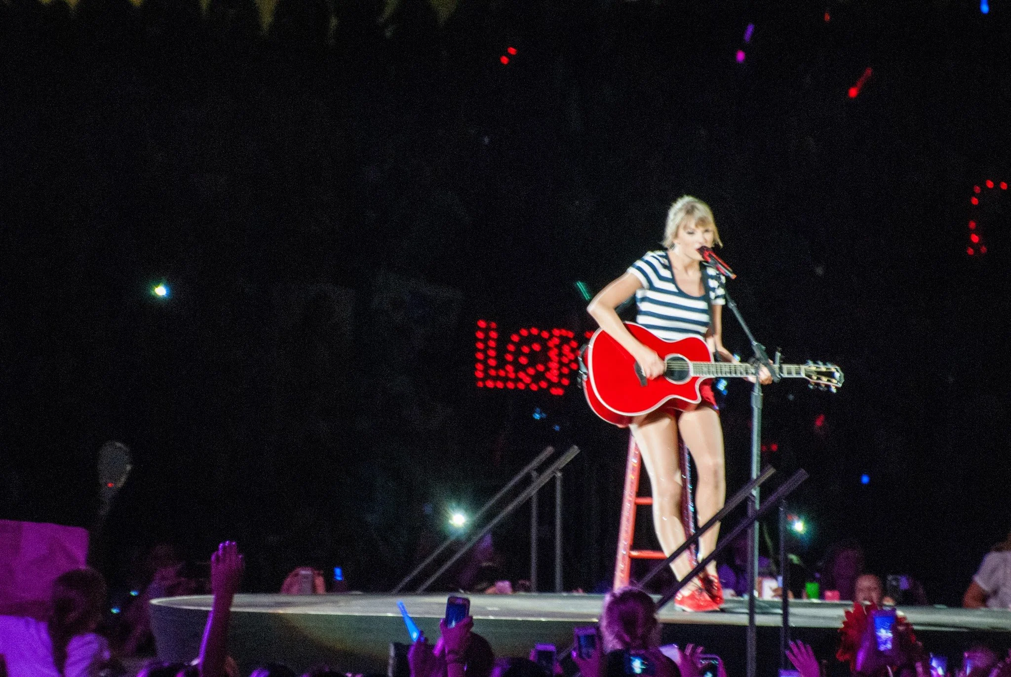 tay6-taylor-swift-red-tour-soldier-field-surprise-song.jpg