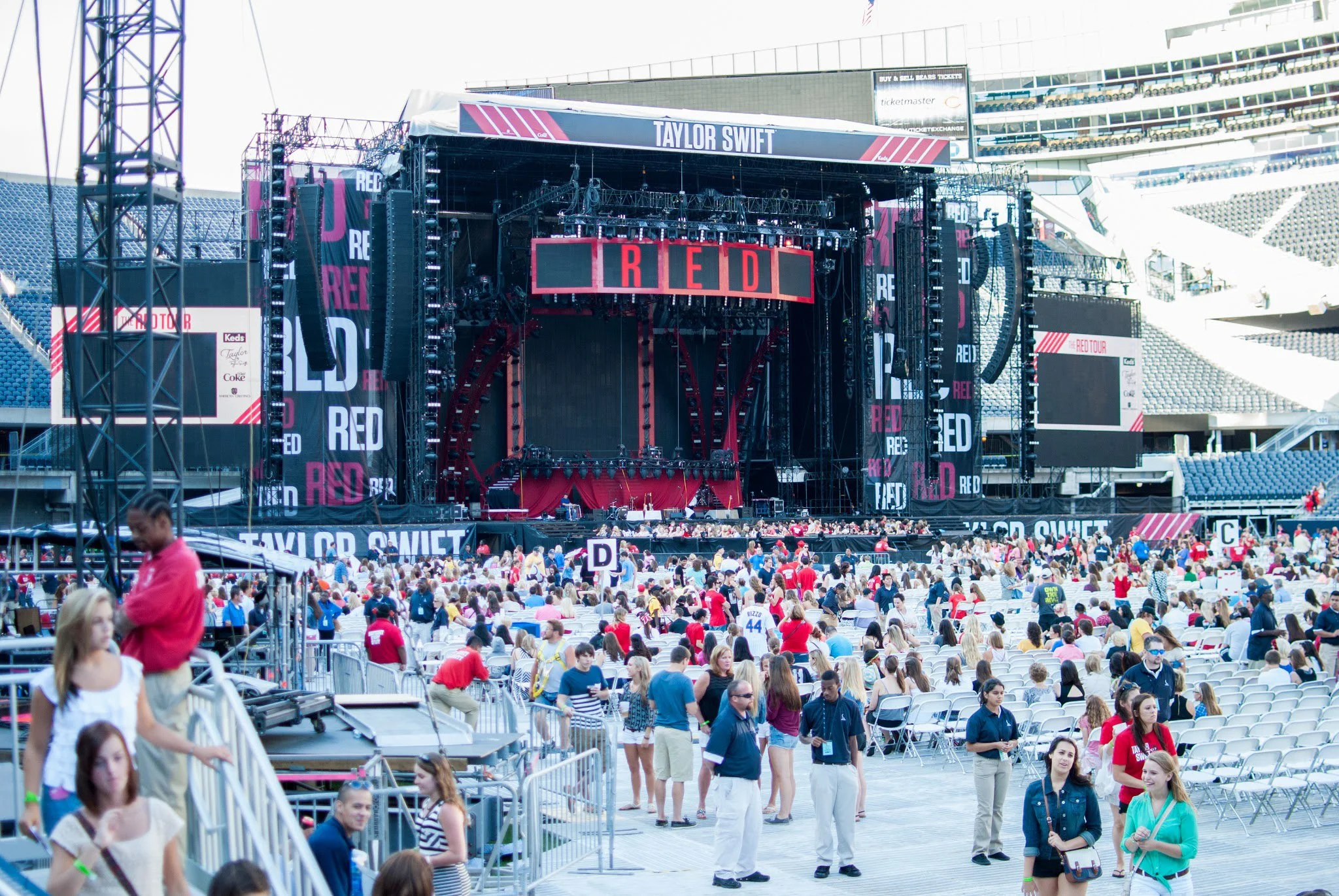 tay2-stage-red-tour-soldier-field.jpg