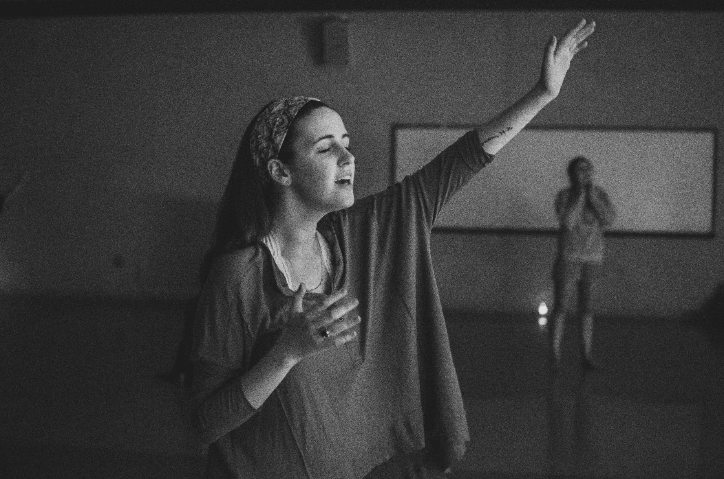 d78-woman-arm-up-worship-night-belmont-university-delight.jpg