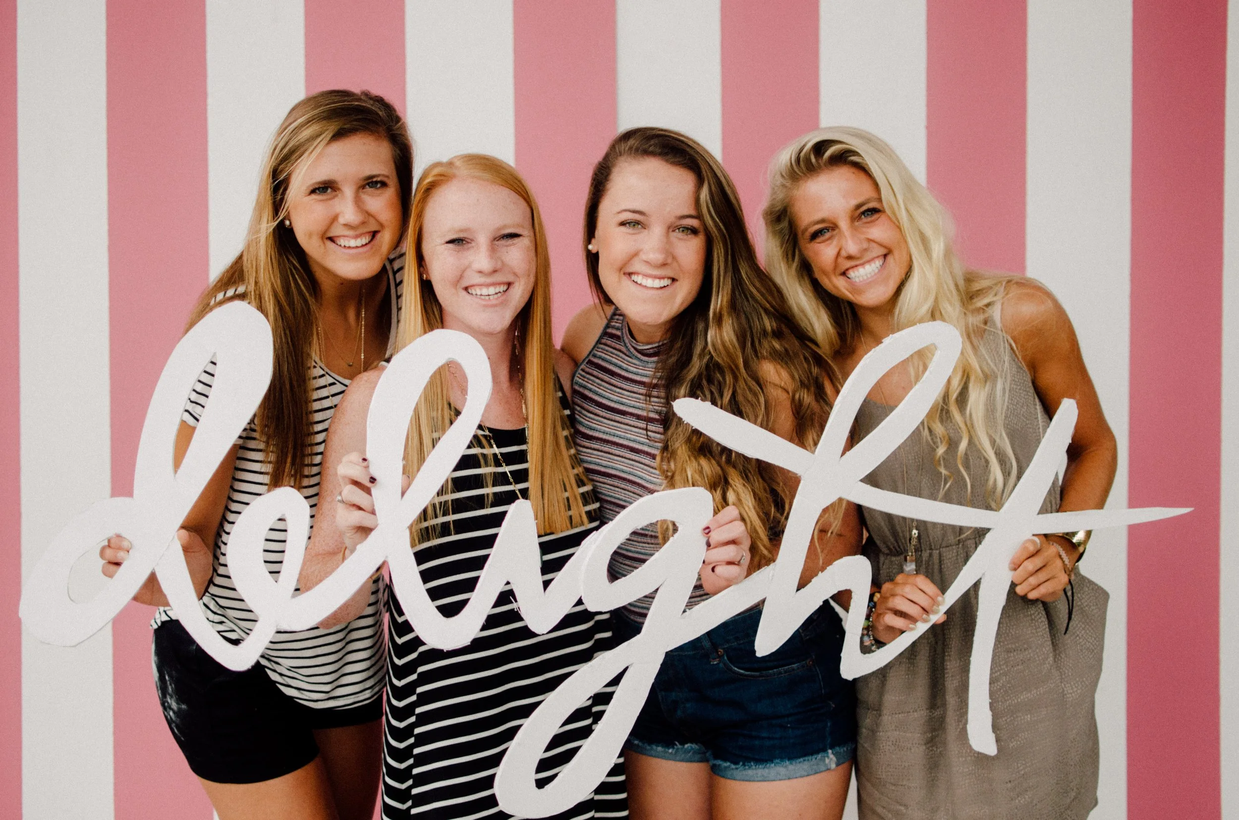 d164-women-holding-delight-sign.jpg