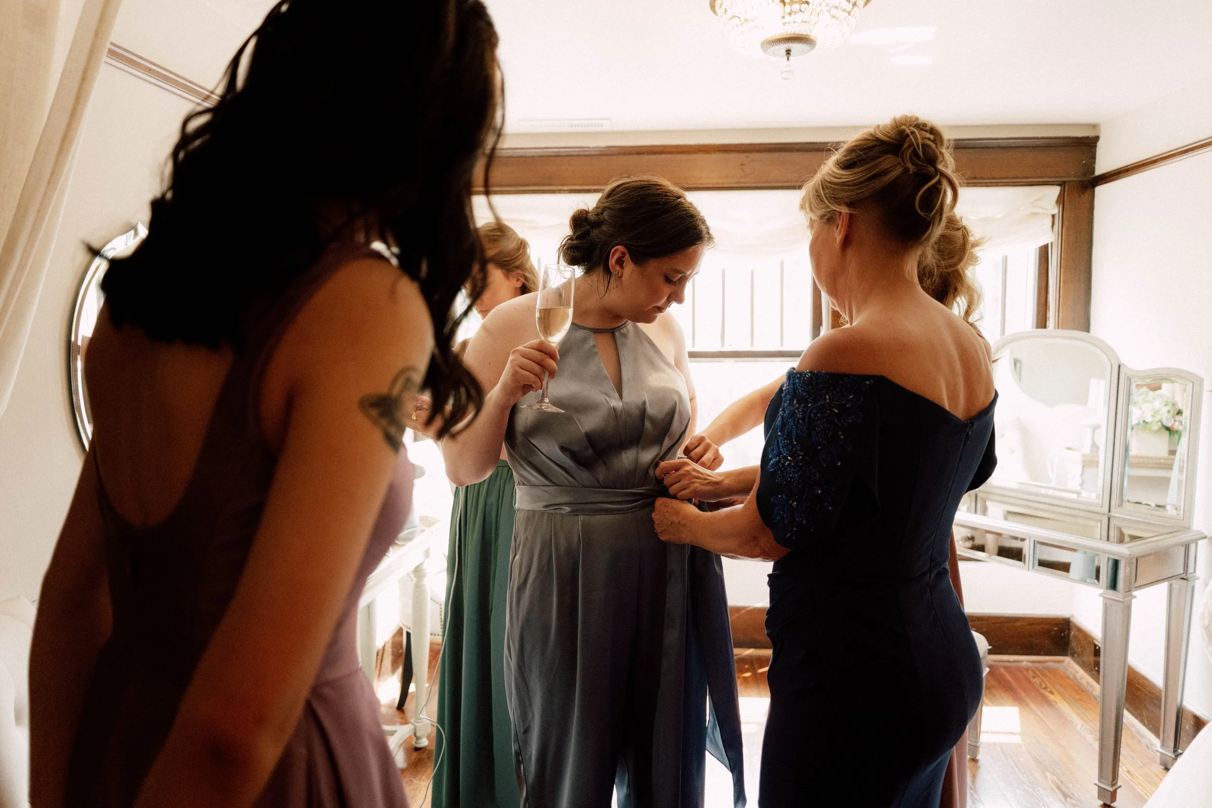 HRD9-bridesmaids-getting-ready-wedding.jpg