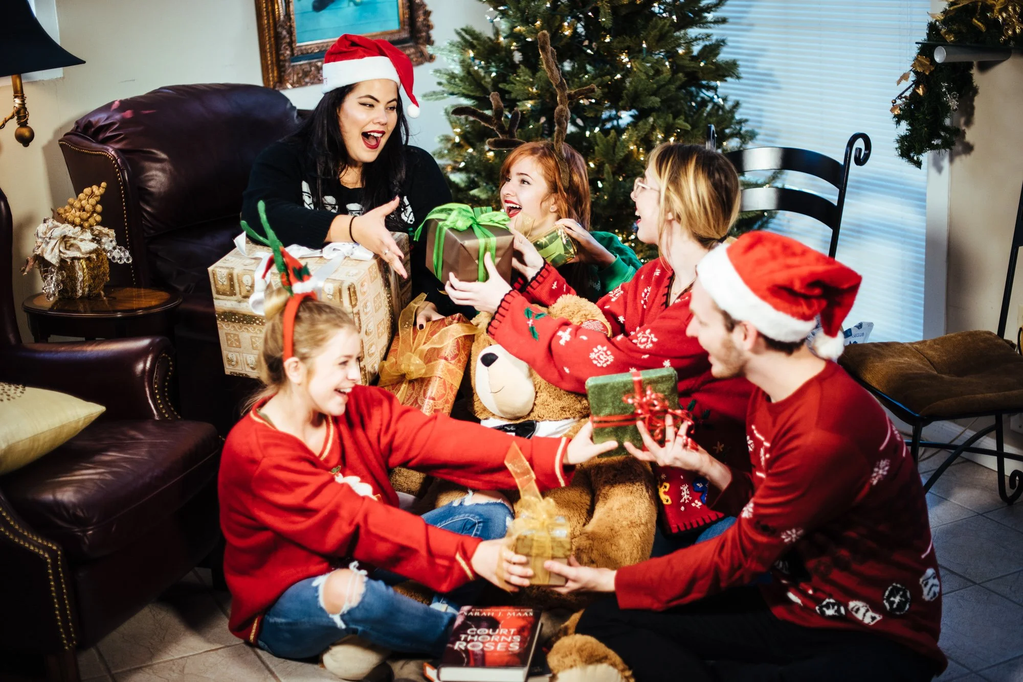BT256-friend-christmas-gift-exchange.jpg