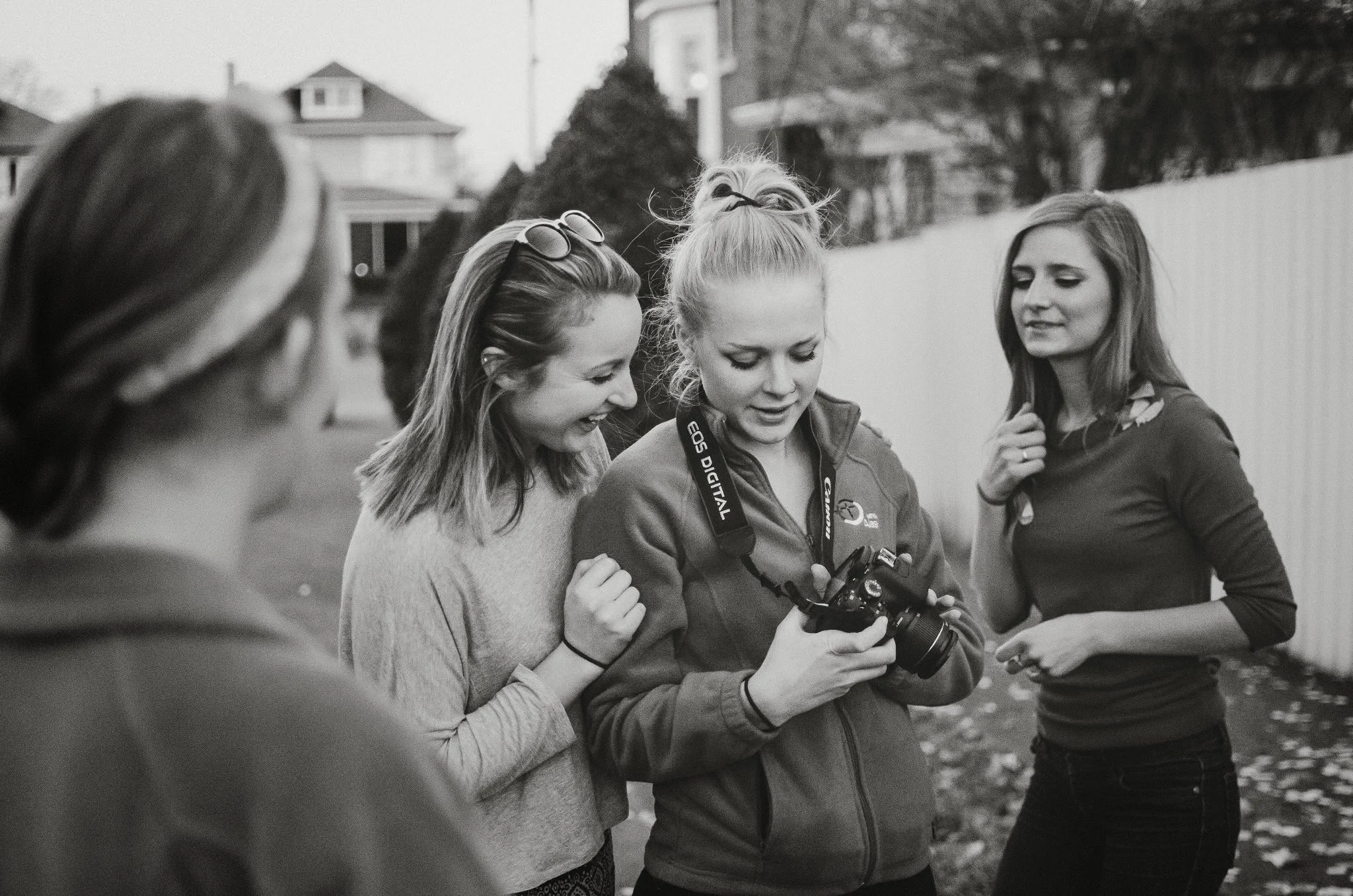 d16-women-looking-at-camera.jpg