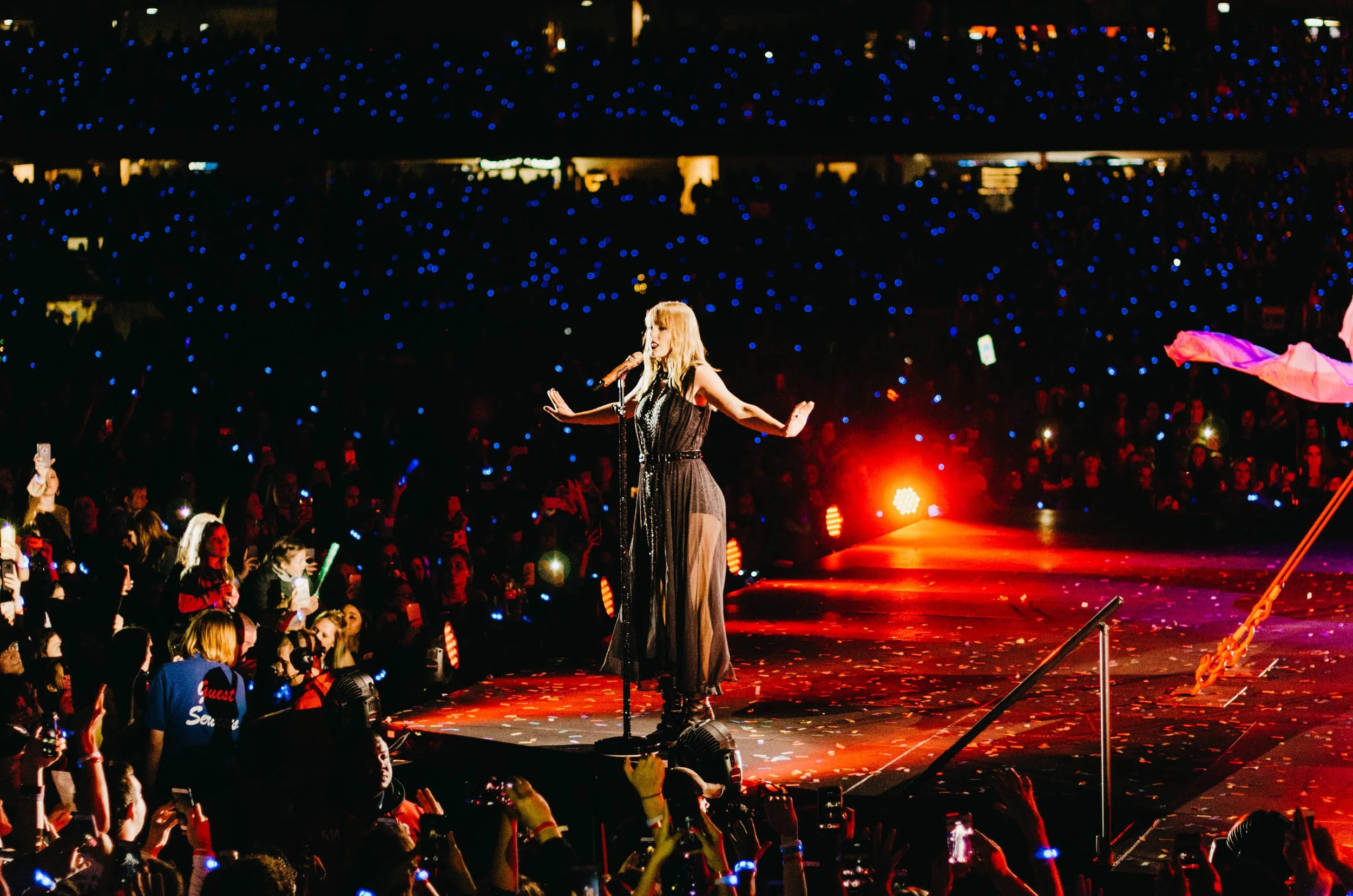 tay84-reputation-stadium-tour-soldier-field-taylor-swift-dress.jpg