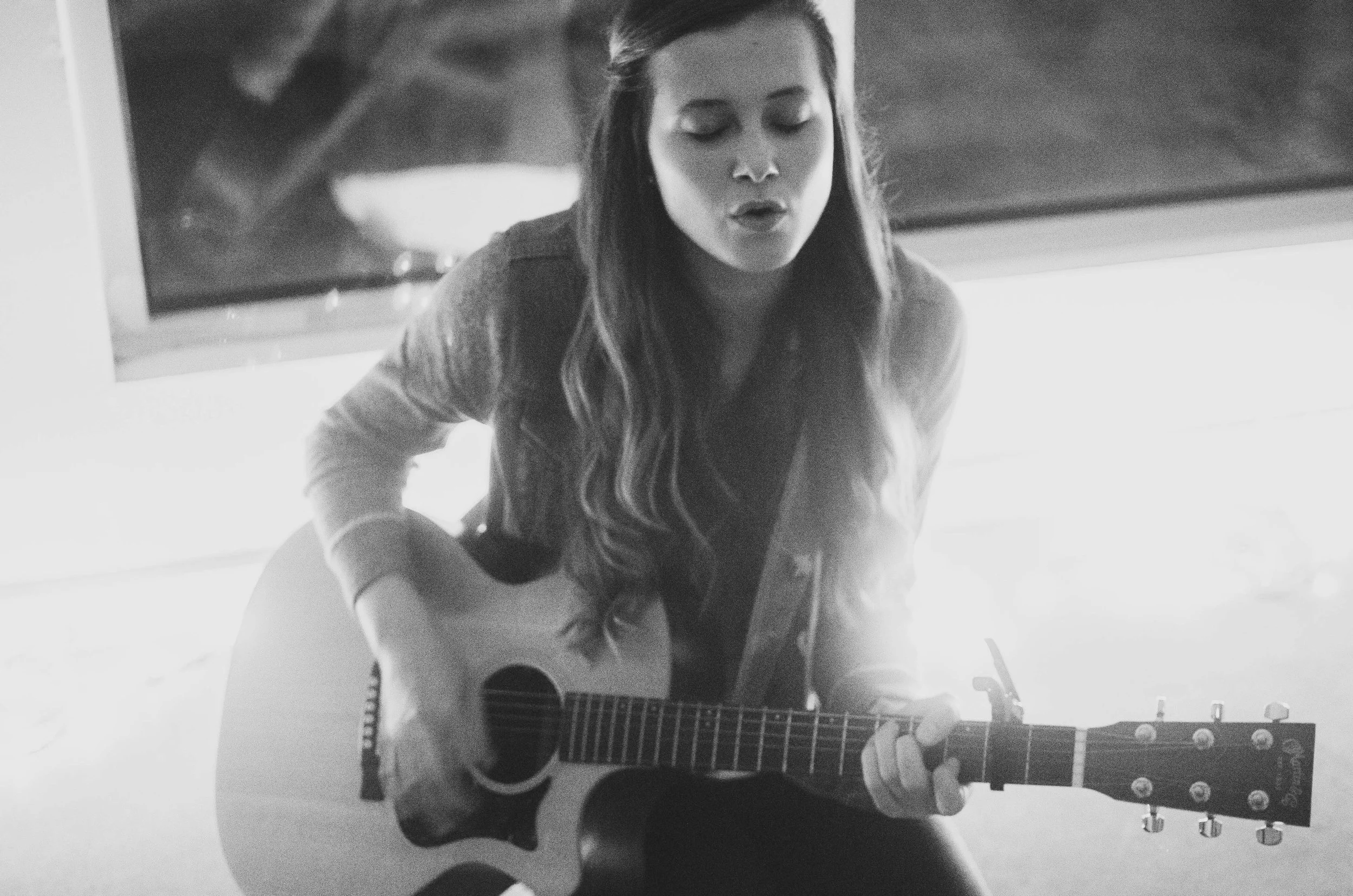 d122-woman-playing-guitar.jpg