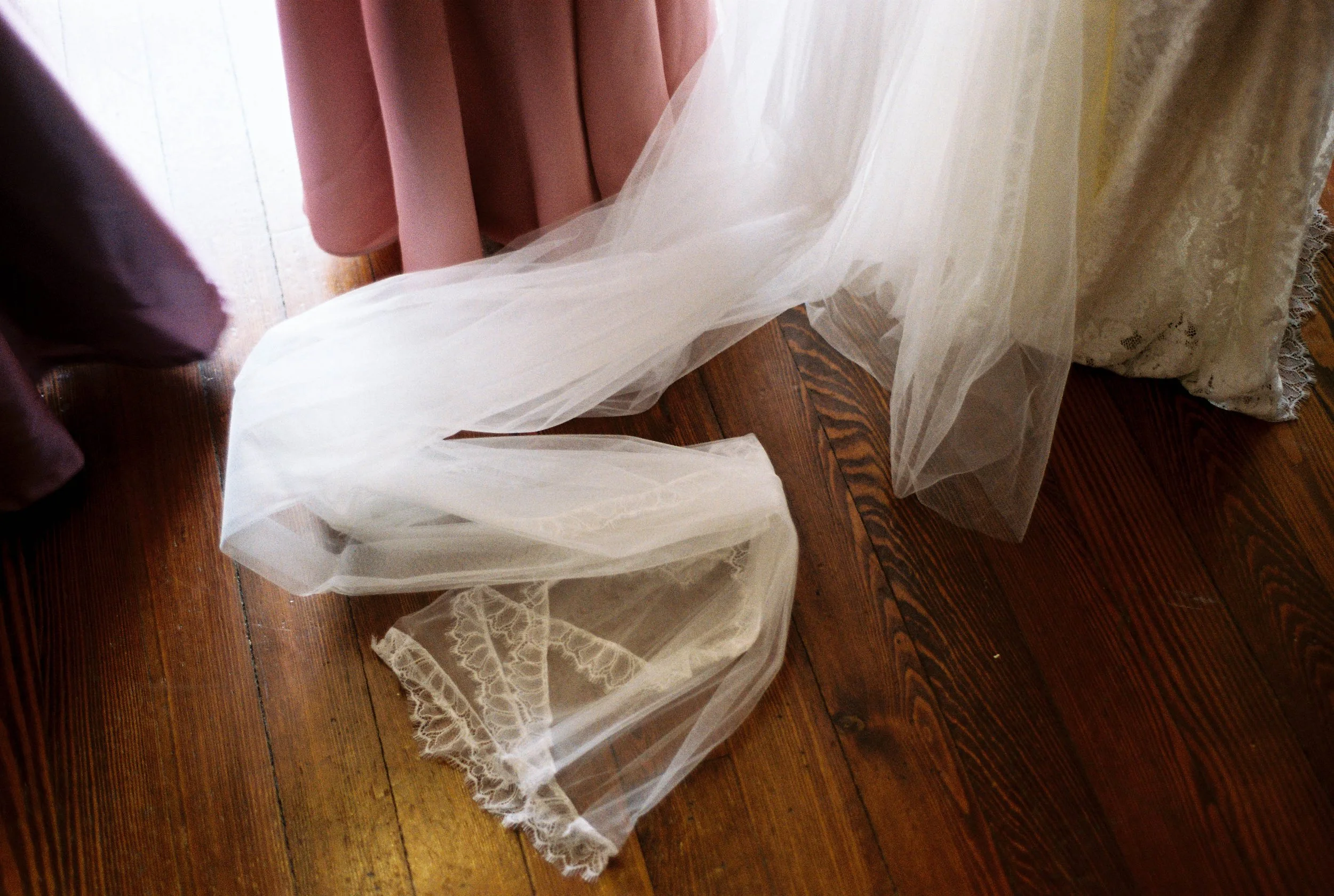 HRF26-veil-bride-dresses.jpg