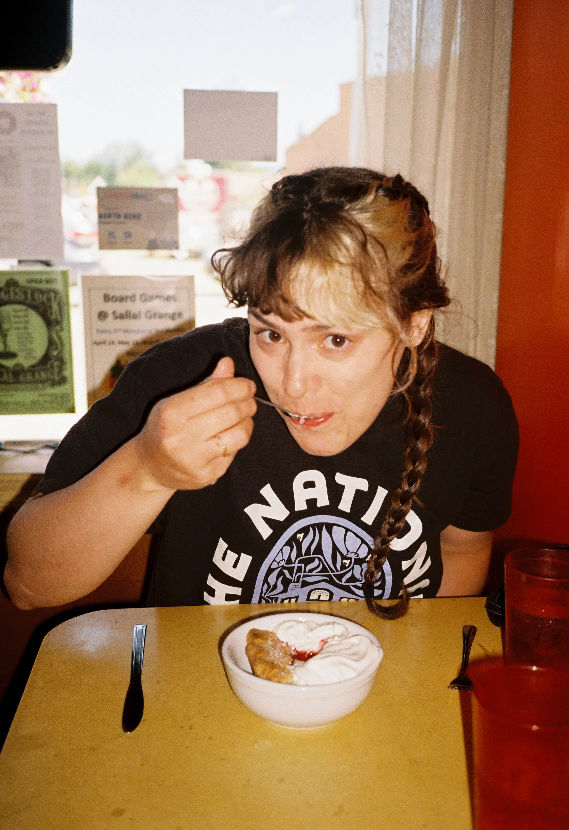 pnw223-woman-eating-cherry-pie-twin-peaks-diner-washington.jpg